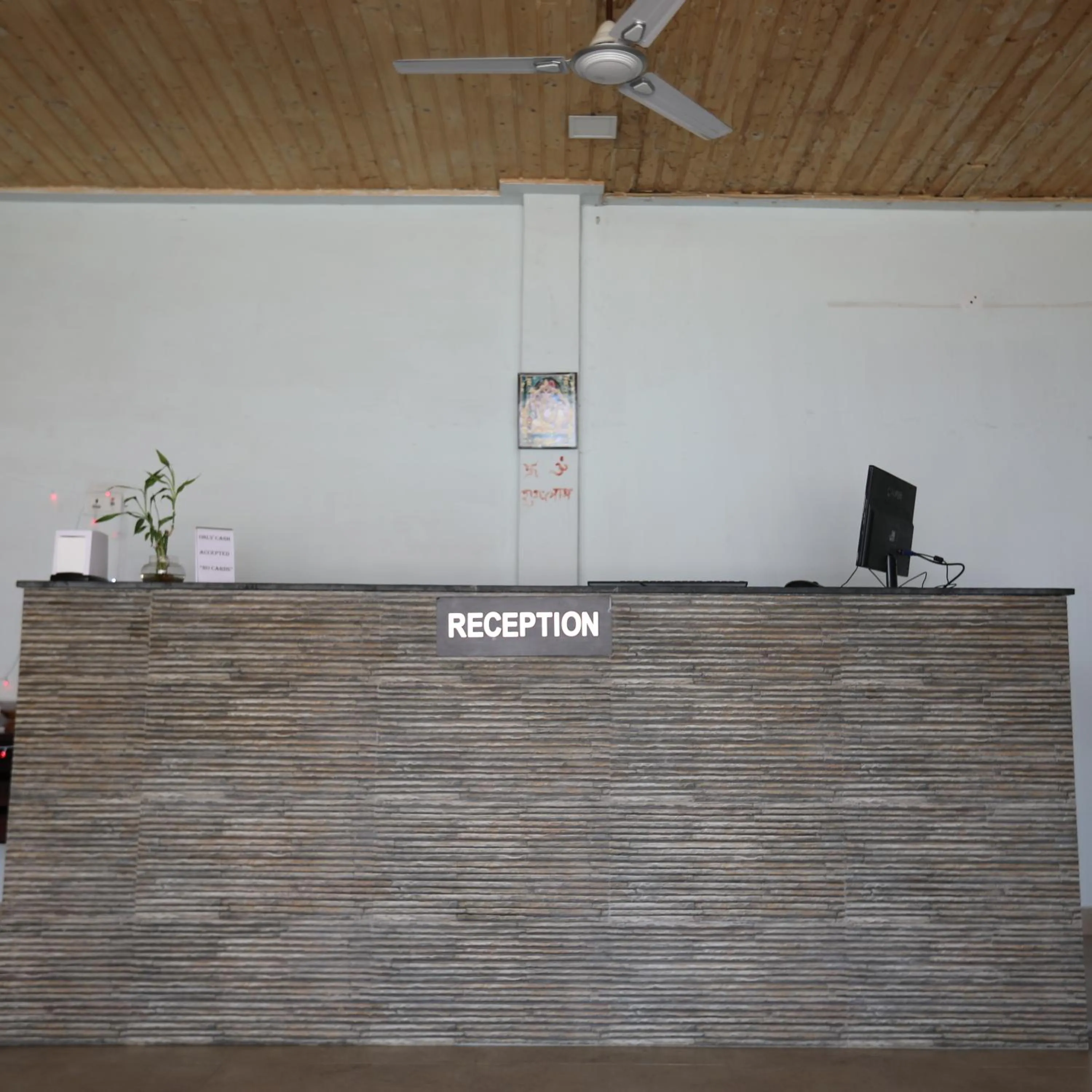 Lobby or reception in Le ROI Floating Huts & Eco Rooms Tehri