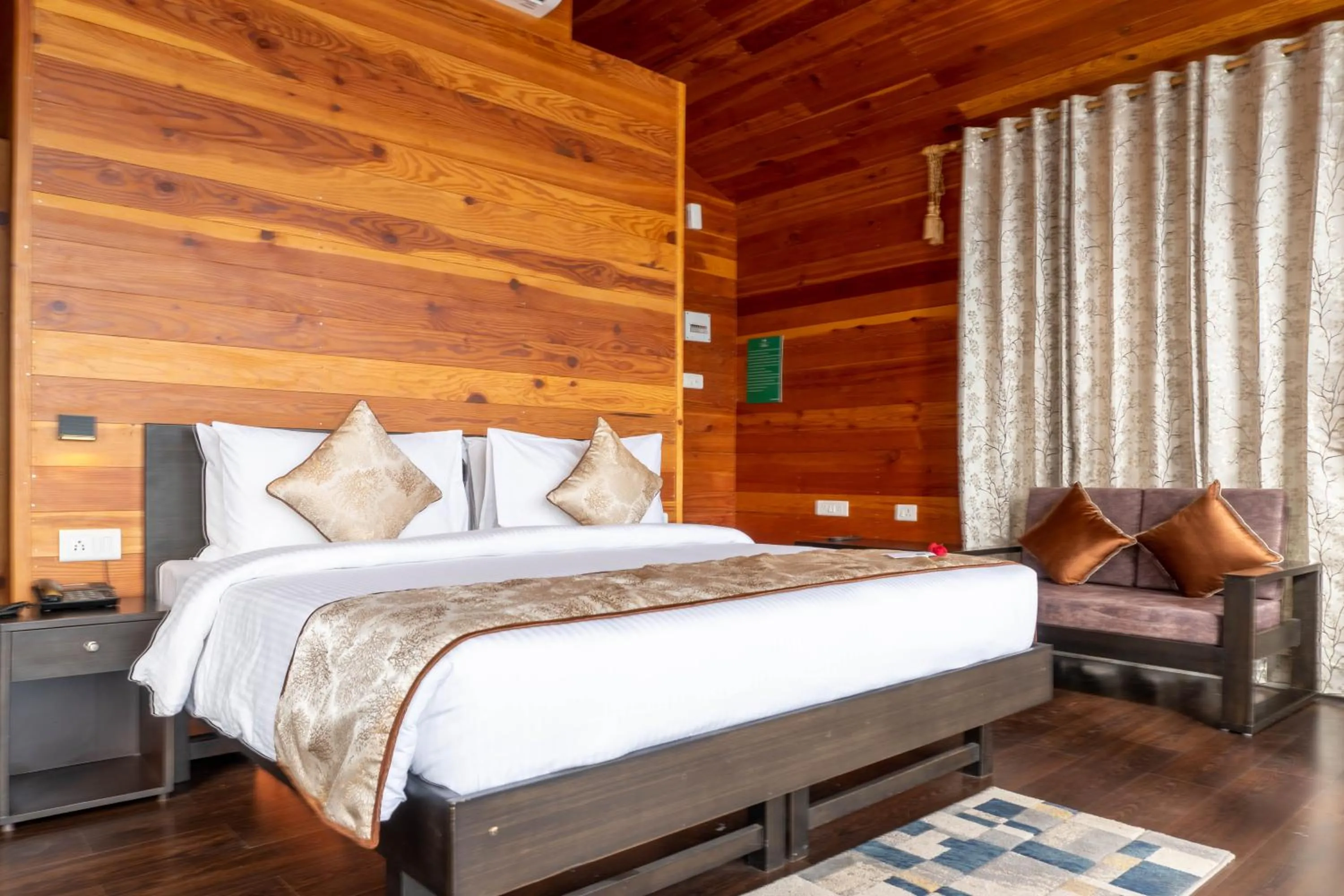 Bed in Le ROI Floating Huts & Eco Rooms Tehri