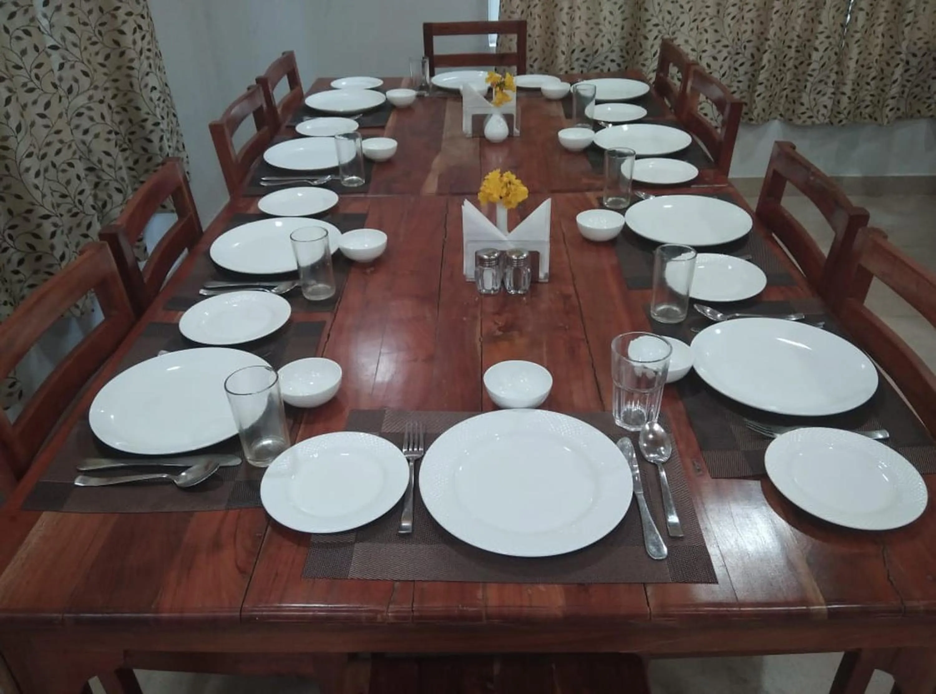 Restaurant/places to eat in Le ROI Floating Huts & Eco Rooms Tehri