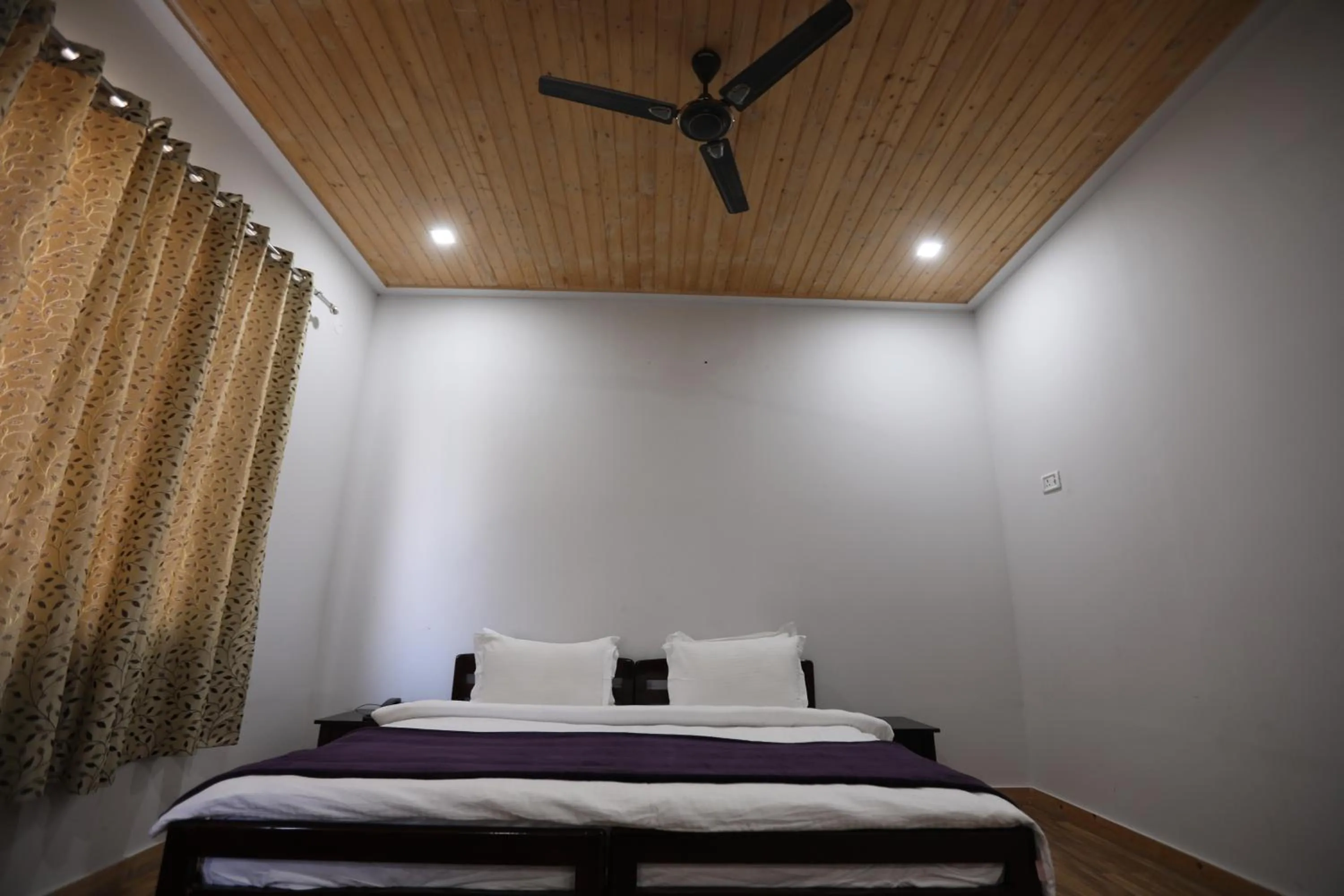 Bedroom, Bed in Le ROI Floating Huts & Eco Rooms Tehri