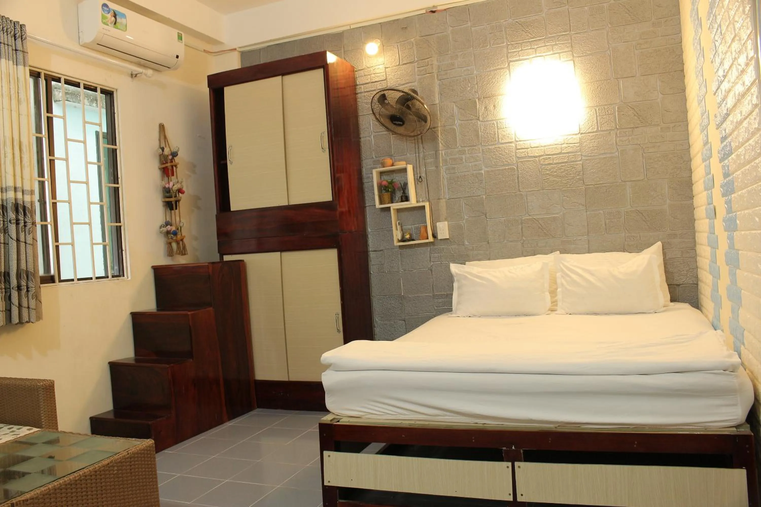 Bedroom, Bed in Bụi Hostel - Ferry to Rạch Giá