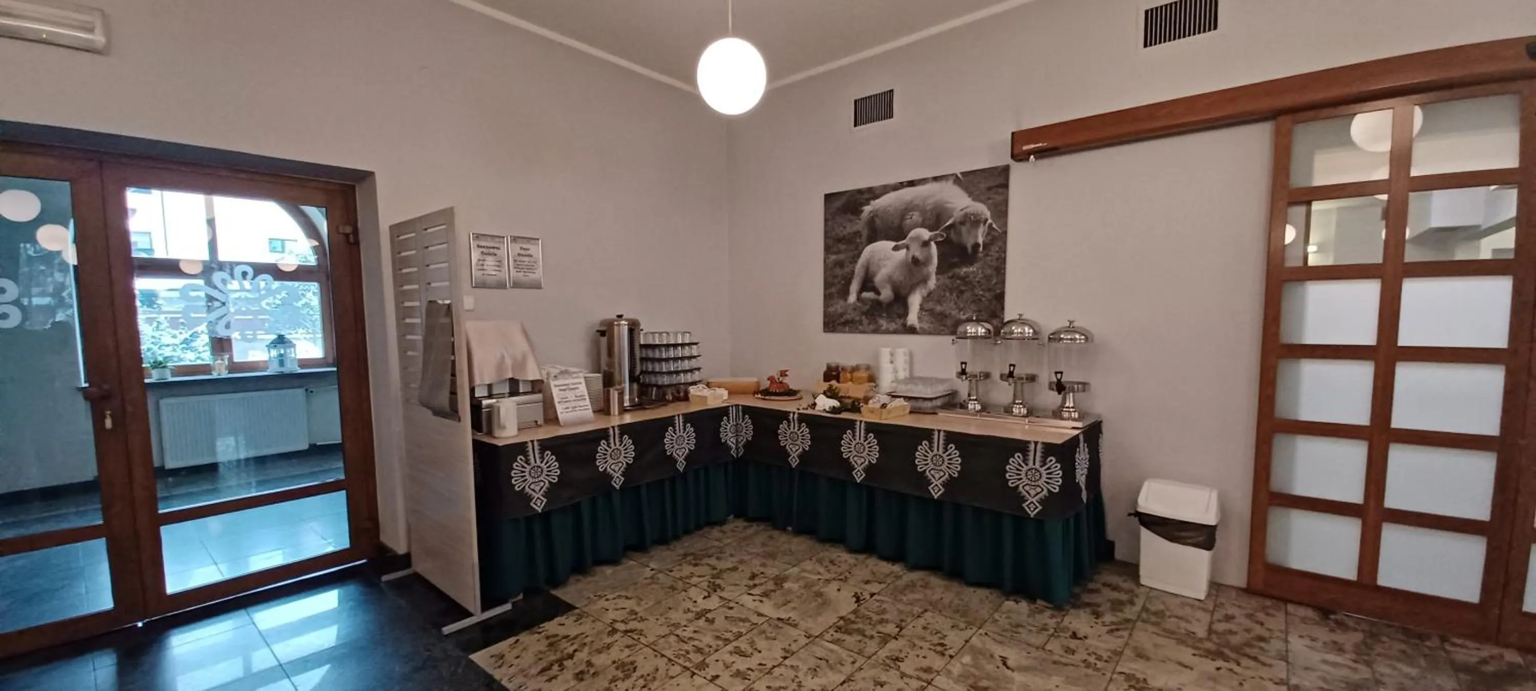 Coffee/tea facilities in Ośrodek Konferencyjno-Wypoczynkowy "Parzenica" w Zakopanem