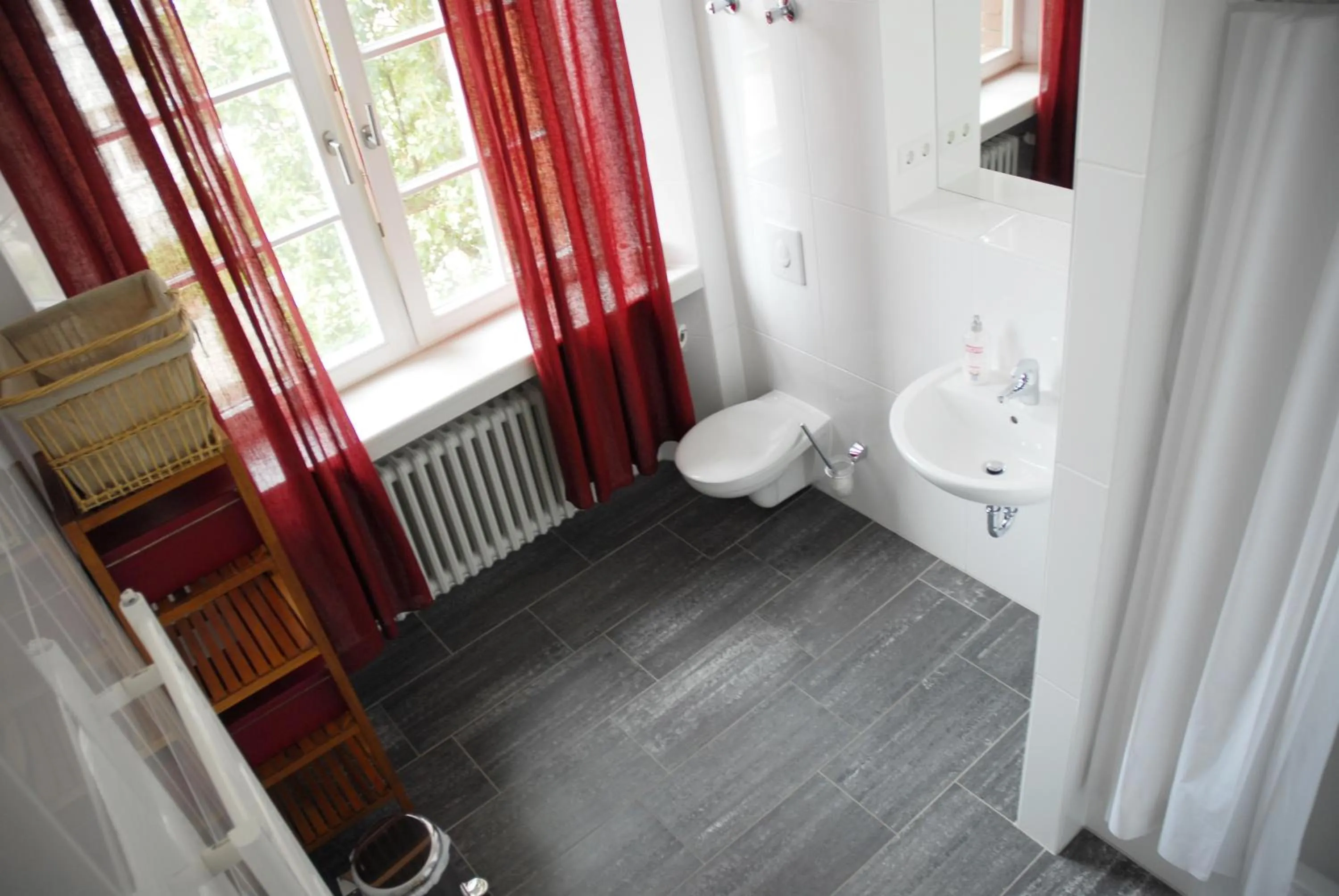 Shower in GLS Studio Hotel Berlin