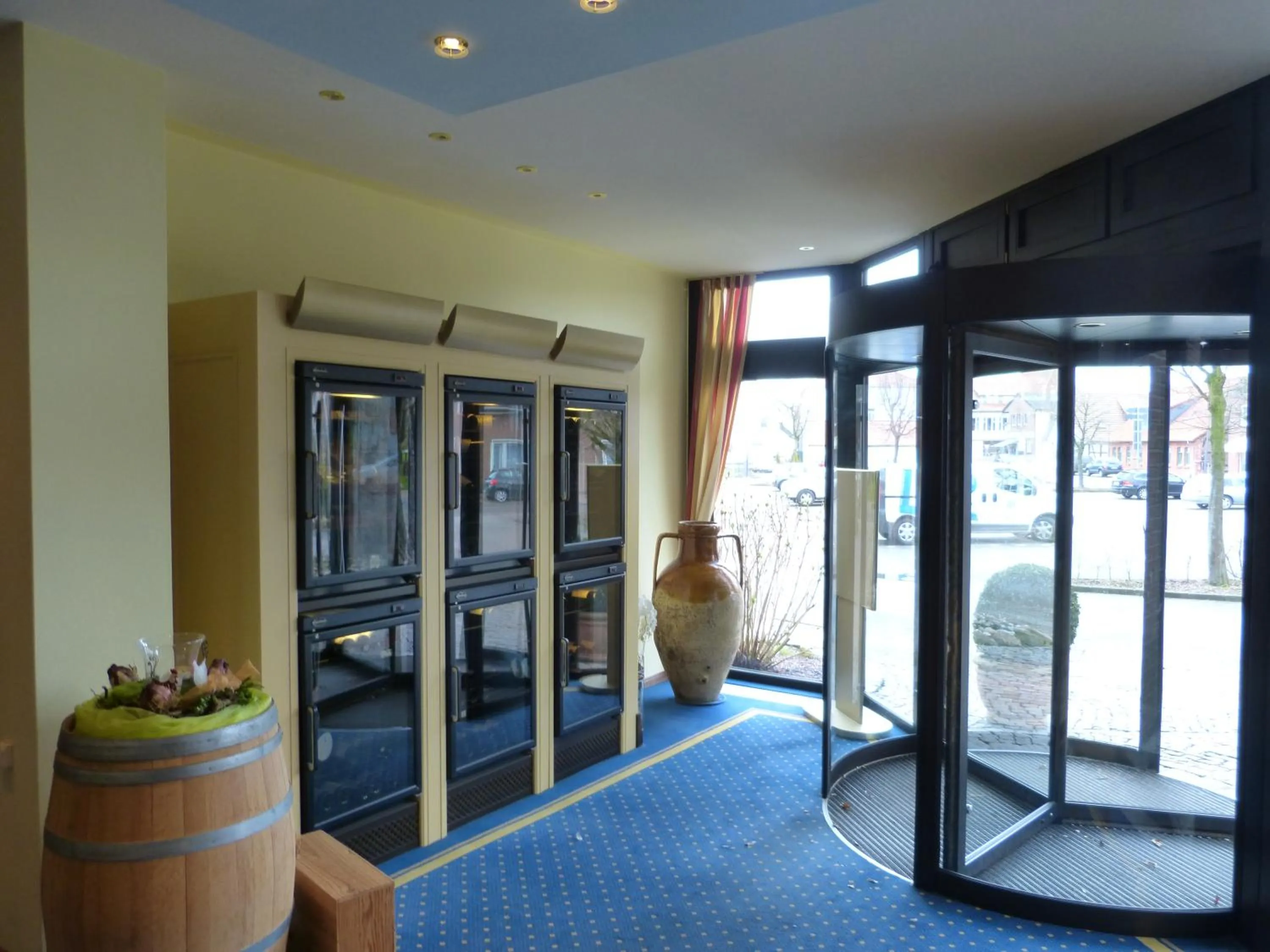 Restaurant/places to eat in Hotel Roshop