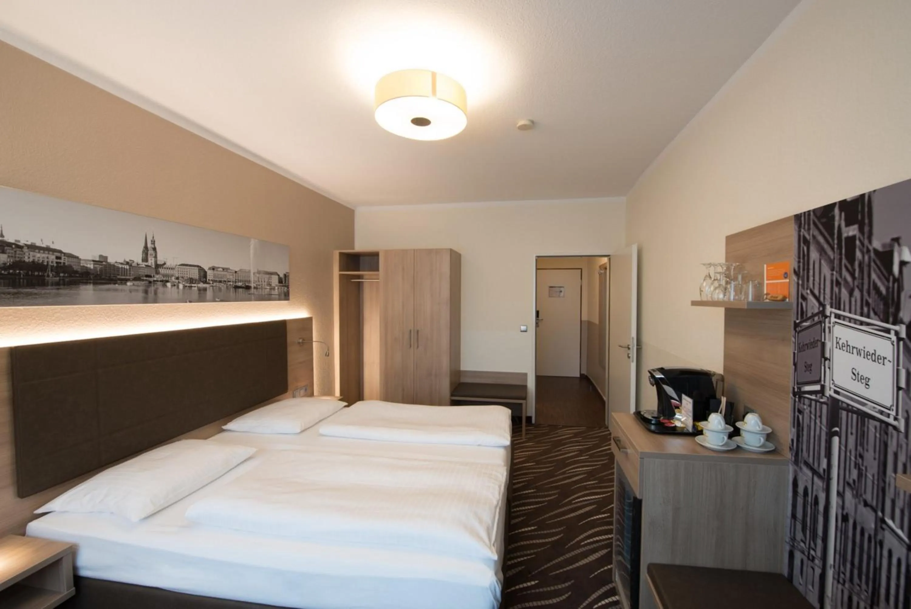 Photo of the whole room, Bed in Heikotel - Stadtpark Residenz