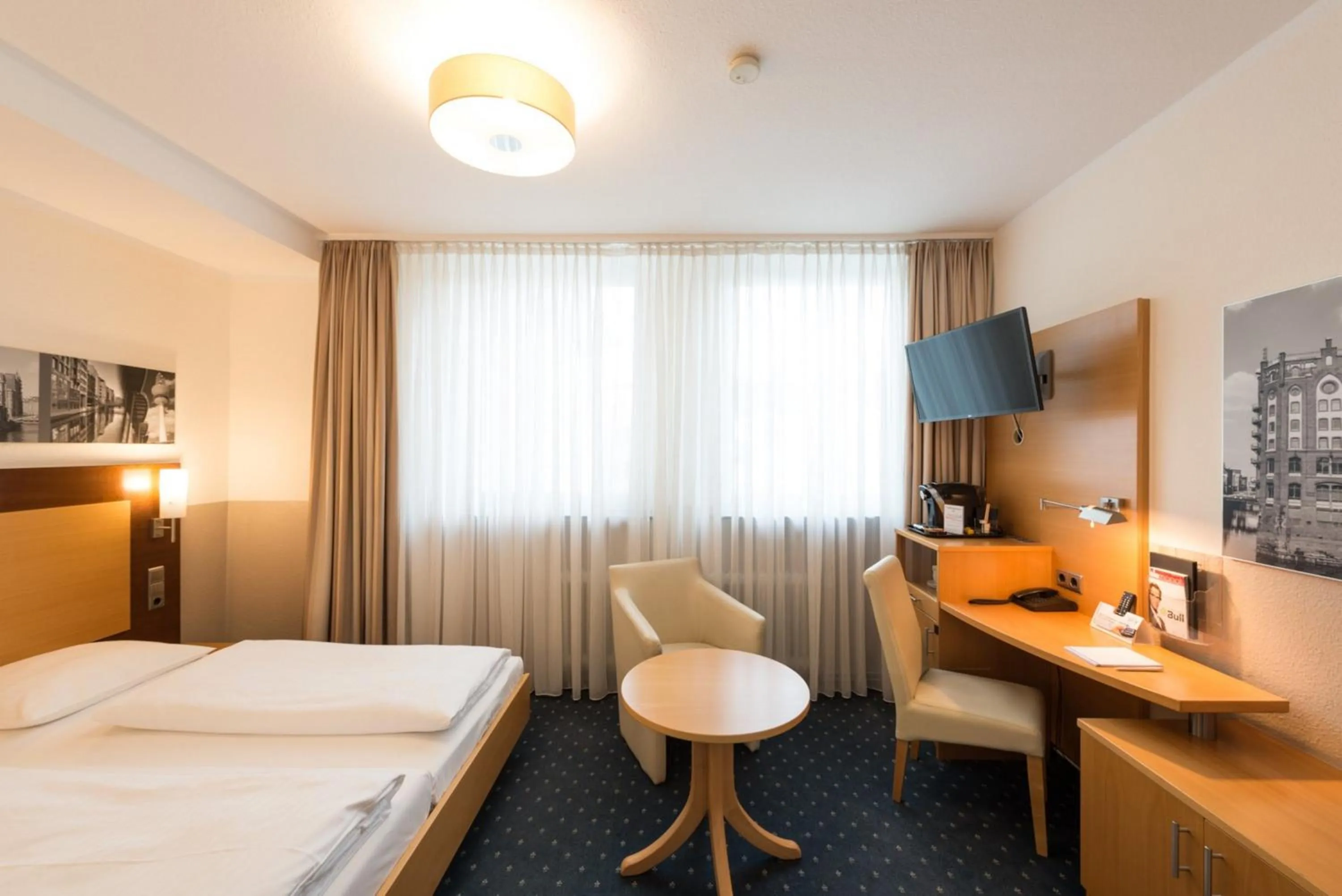 Photo of the whole room, Bed in Heikotel - Stadtpark Residenz