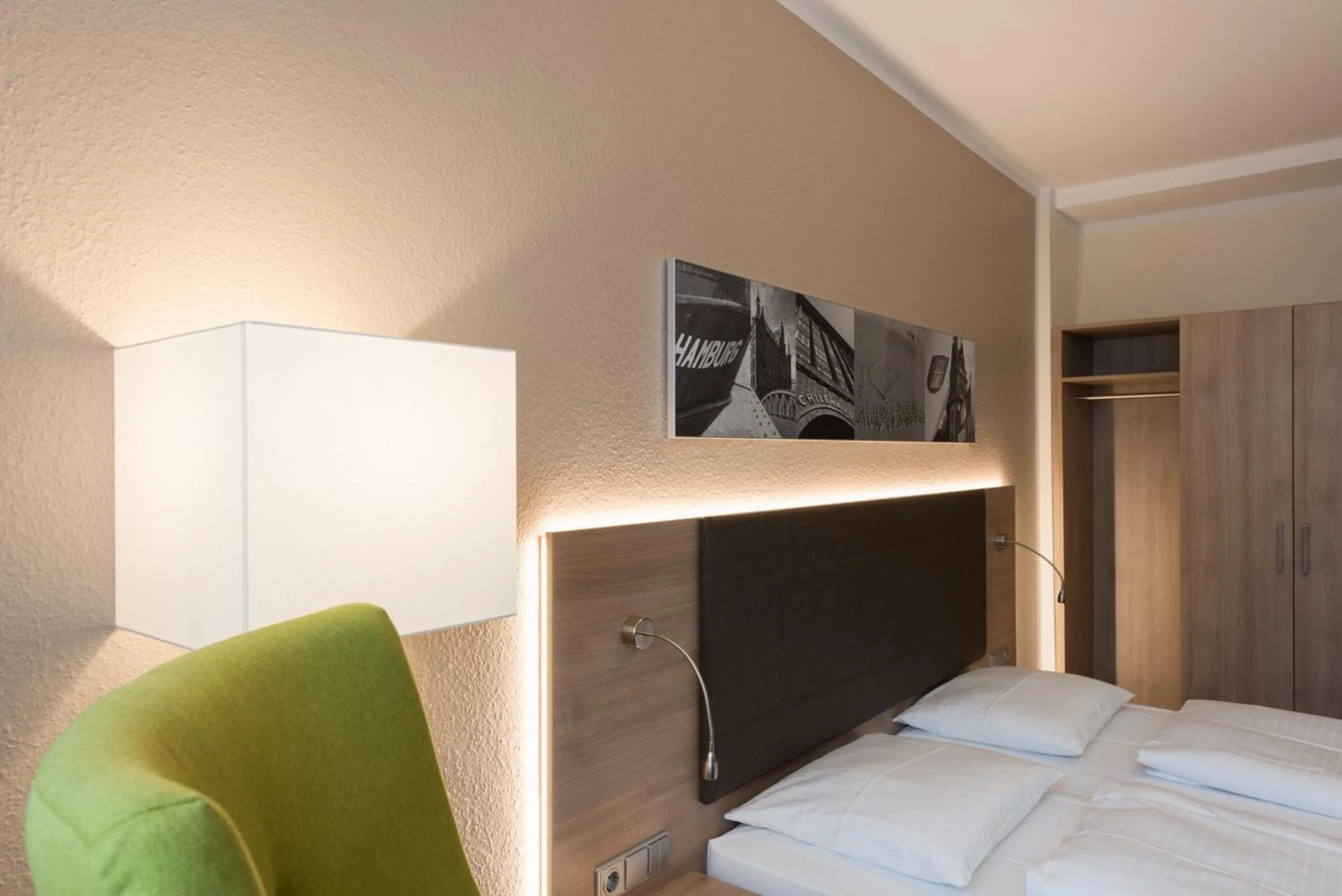 Photo of the whole room, Bed in Heikotel - Stadtpark Residenz