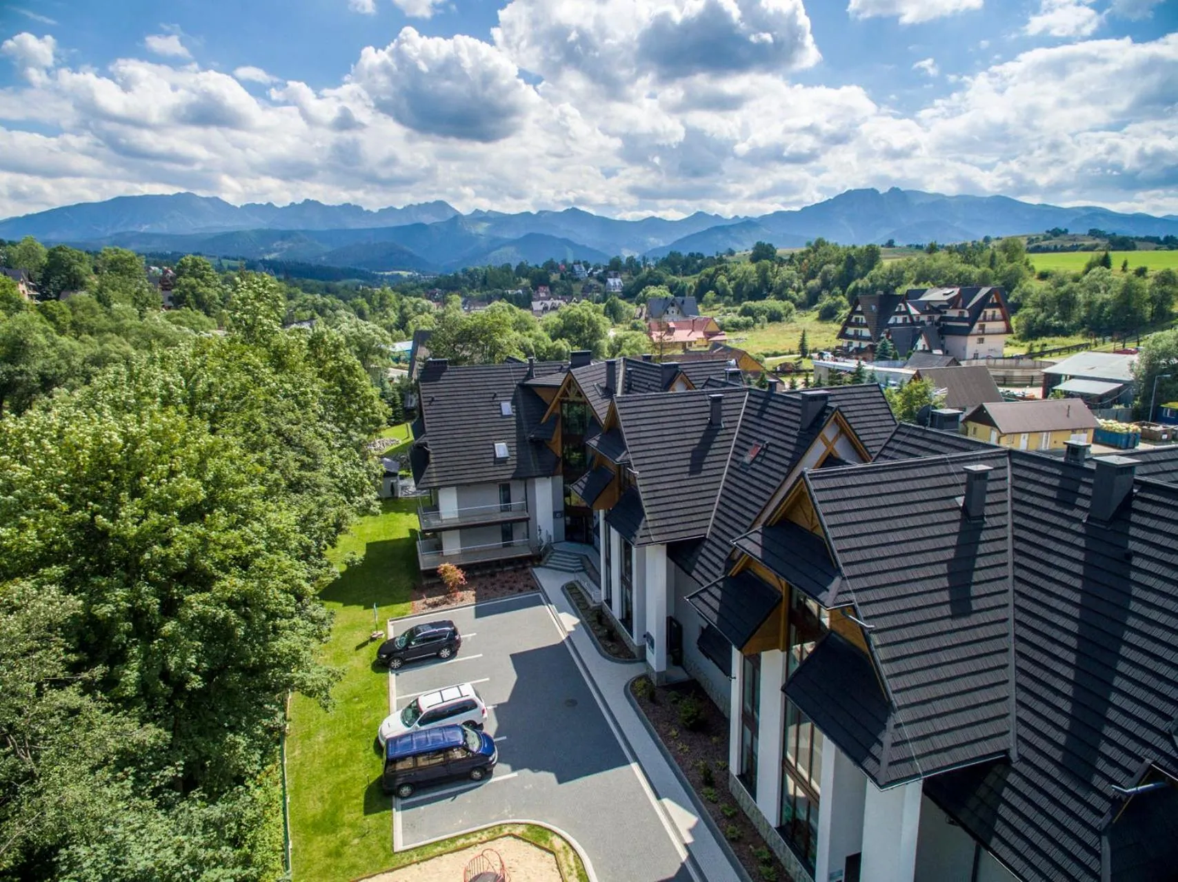 Property building in Harenda Residence - Destigo Hotels