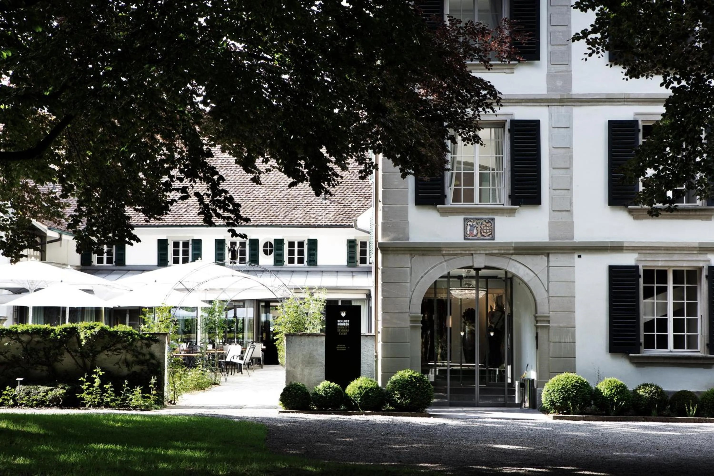 Facade/entrance in Hotel Schloss Hünigen