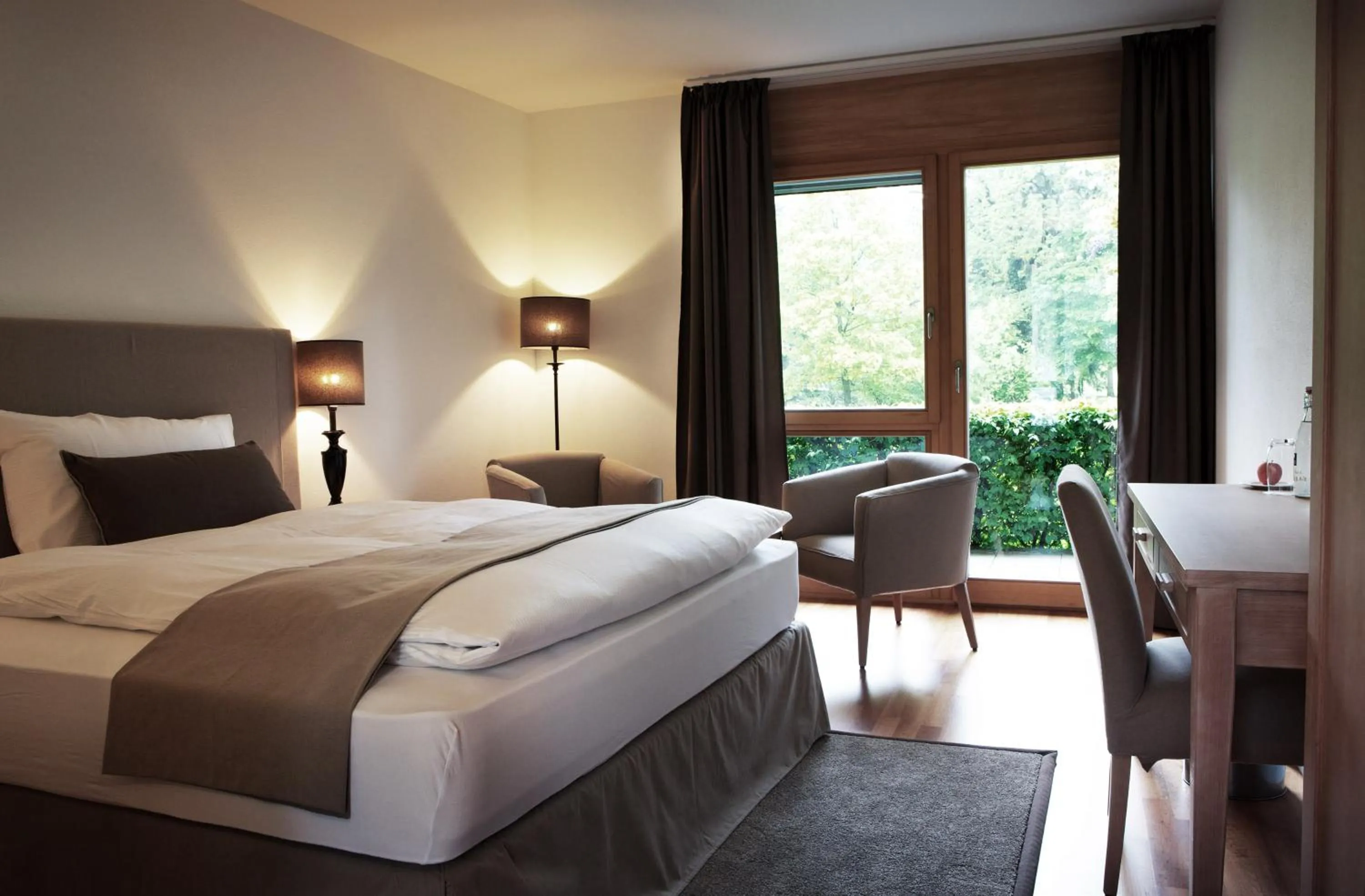 Photo of the whole room, Bed in Hotel Schloss Hünigen