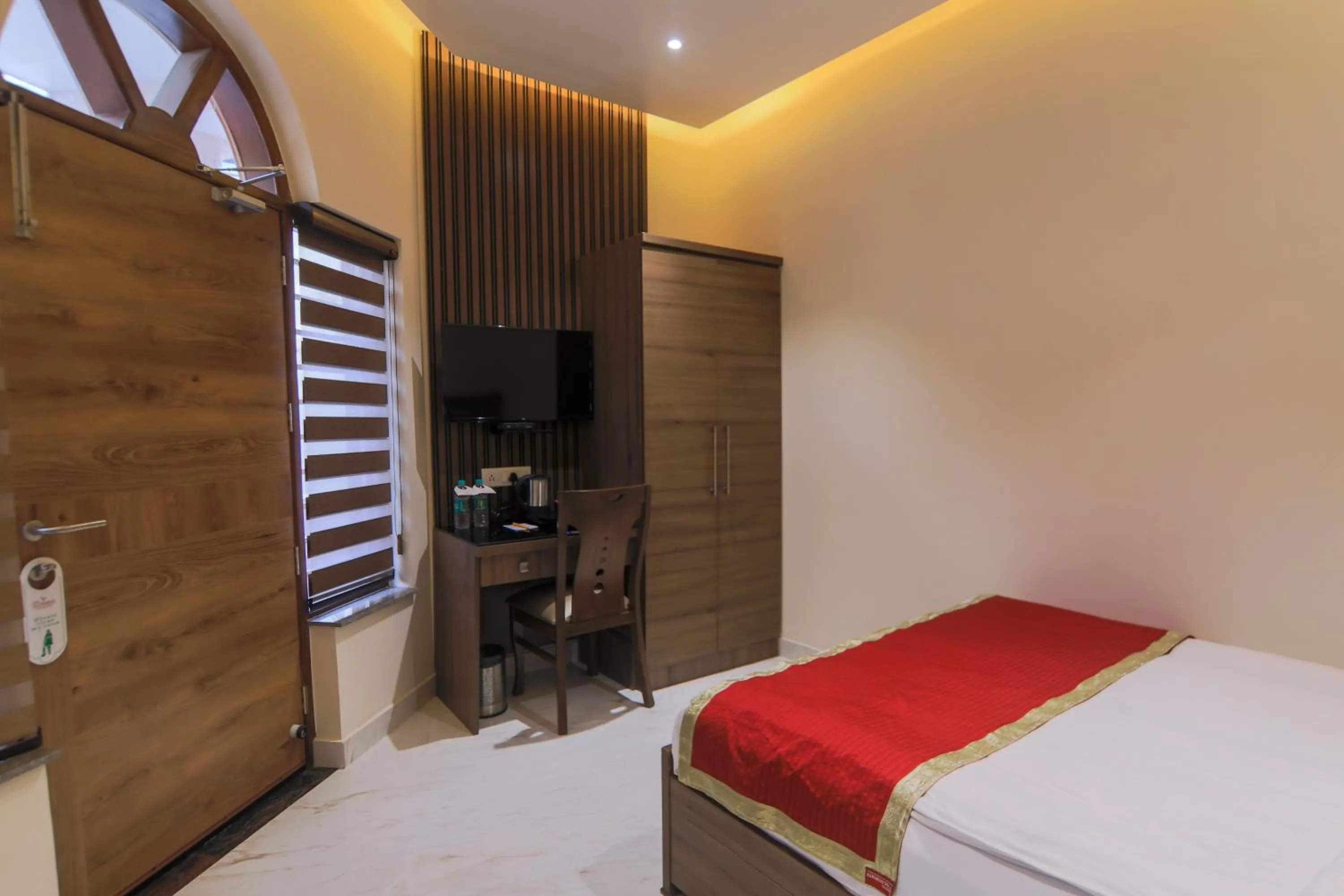 Bedroom, Bed in Vashishth Guest House