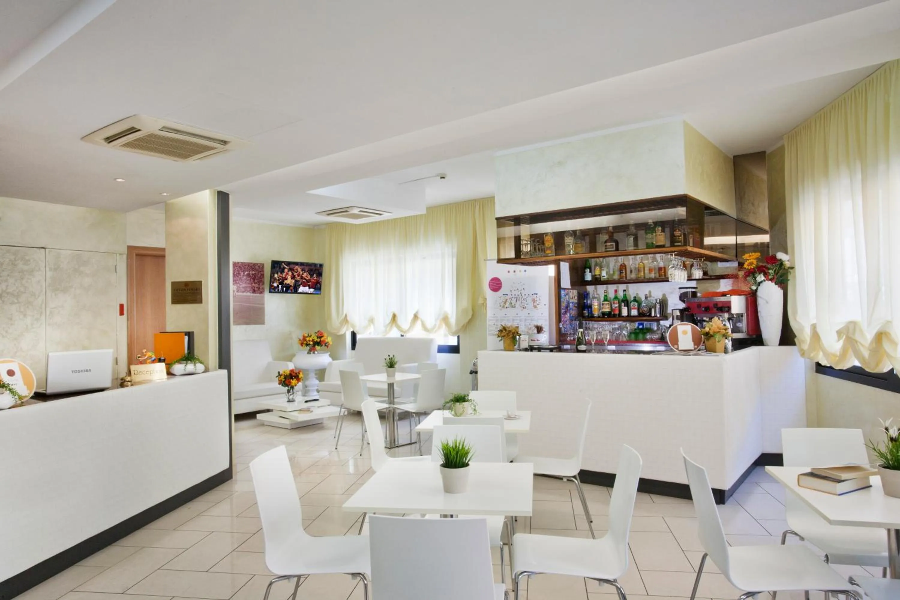 Communal lounge/ TV room in Hotel Fantasy