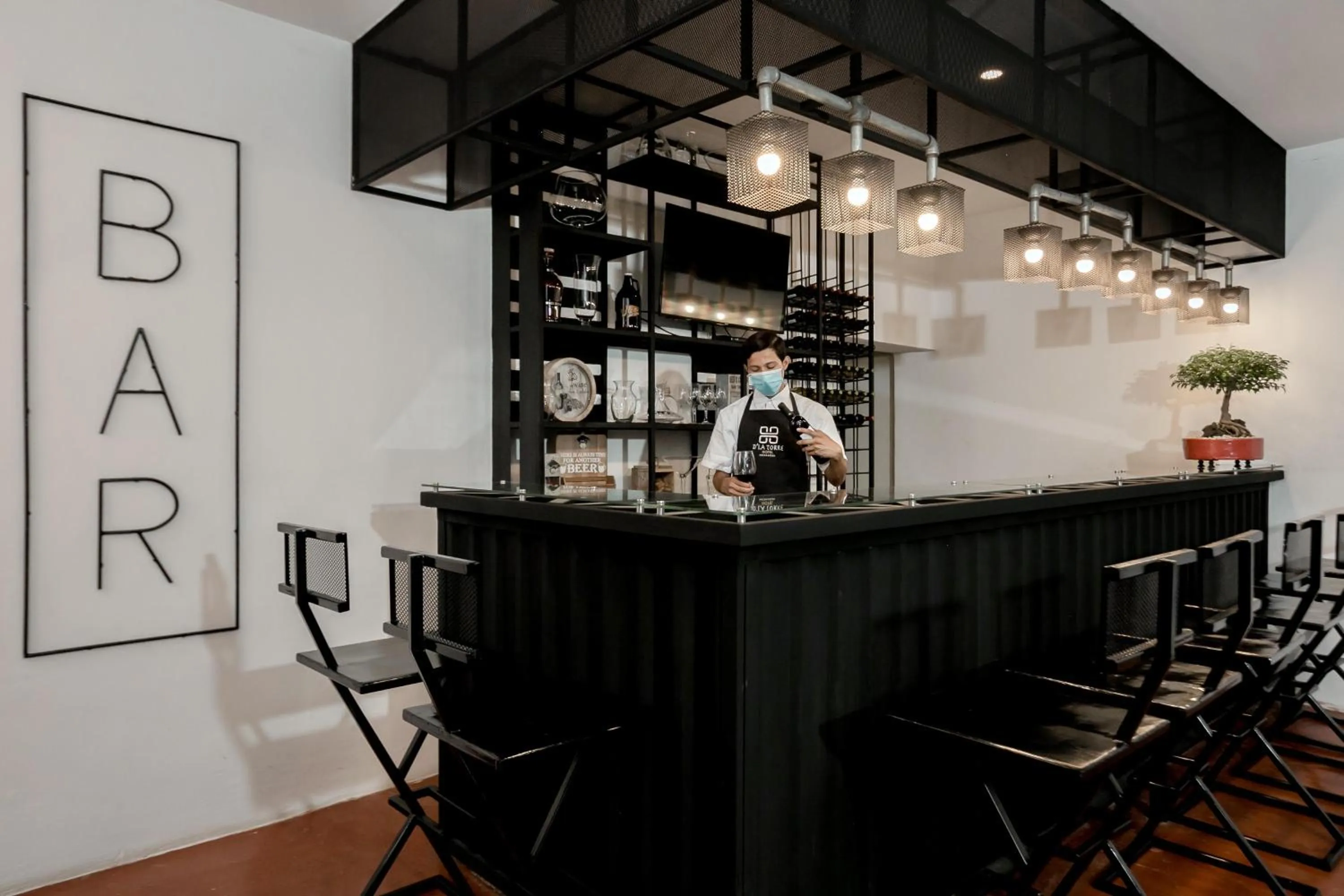 Restaurant/places to eat in D' LA TORRE HOTEL