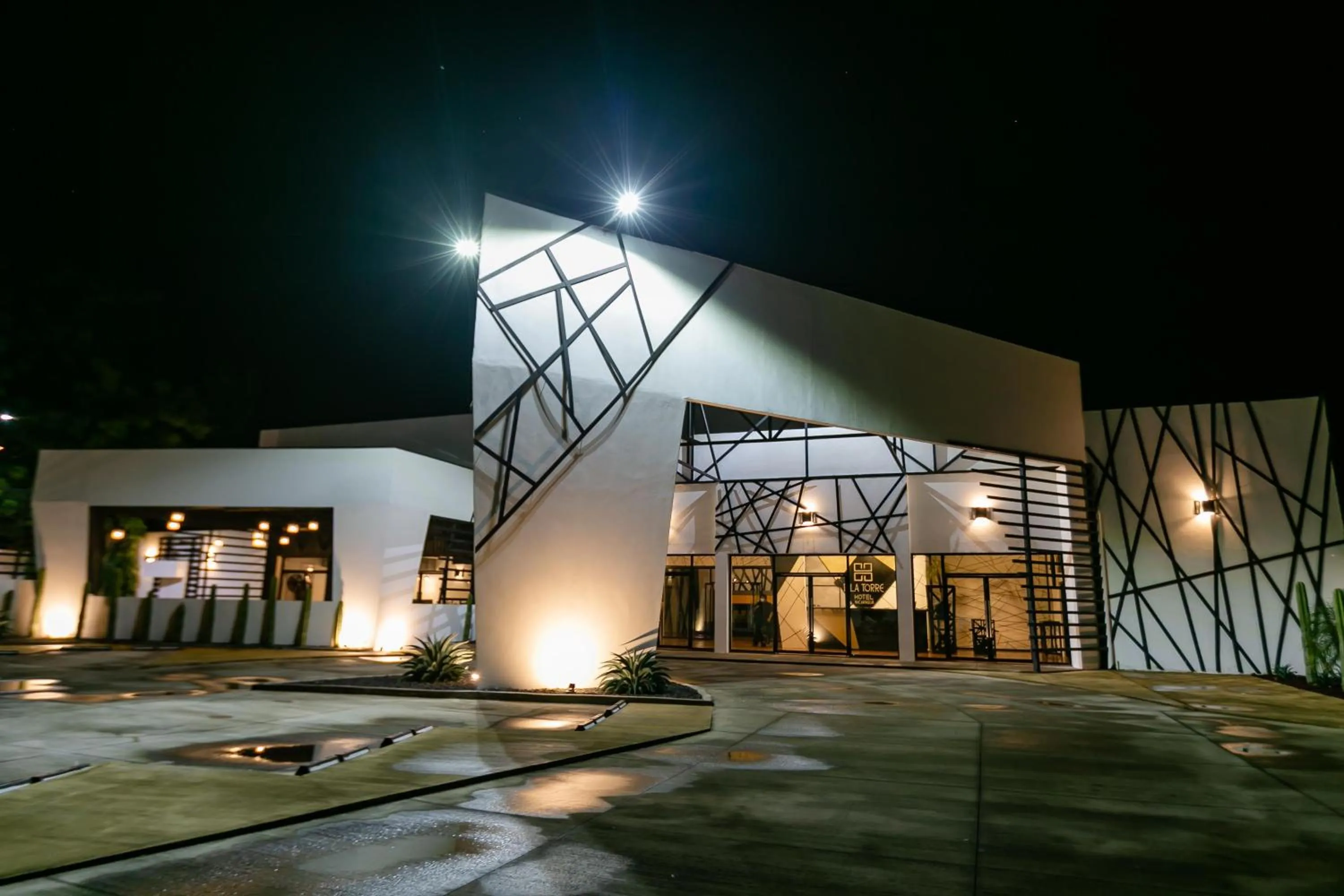 Facade/entrance in D' LA TORRE HOTEL