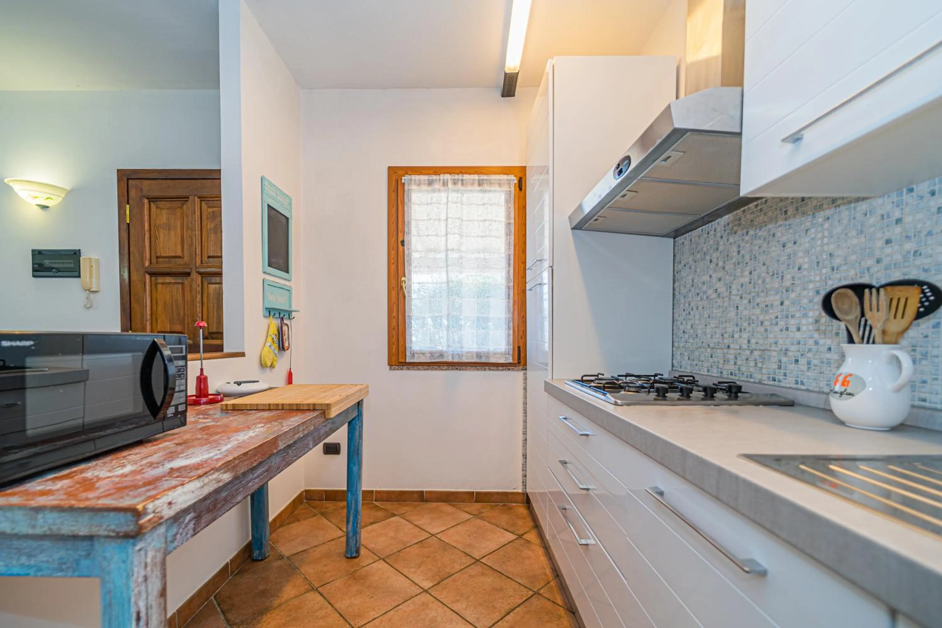 Master apartment in villa 6 to 8 persons with large private garden