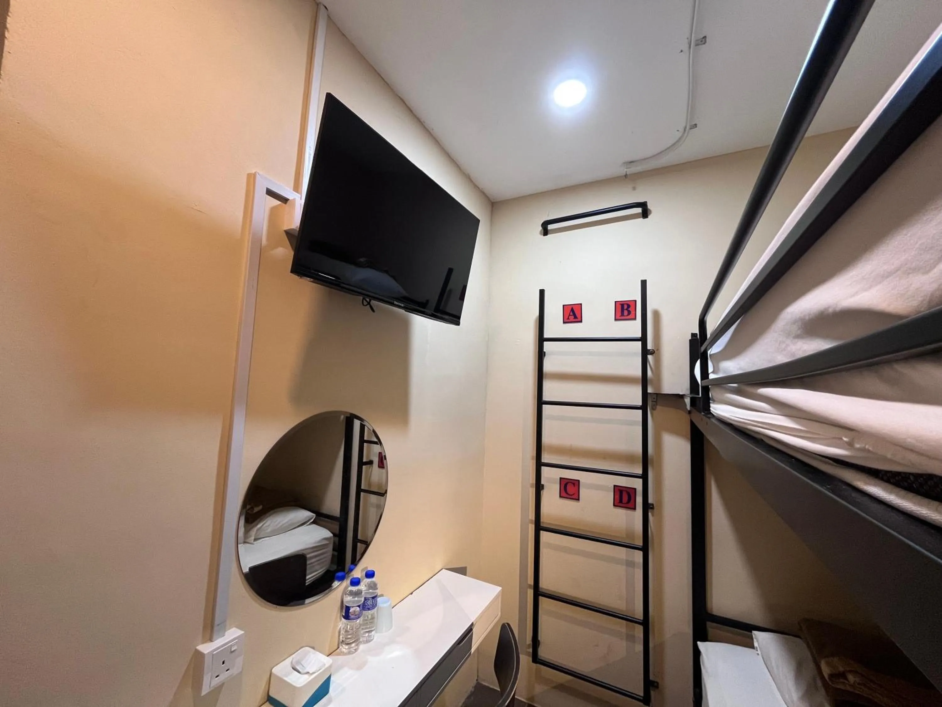 Family Room with Shared Bathroom in Hotel O Hotel 916