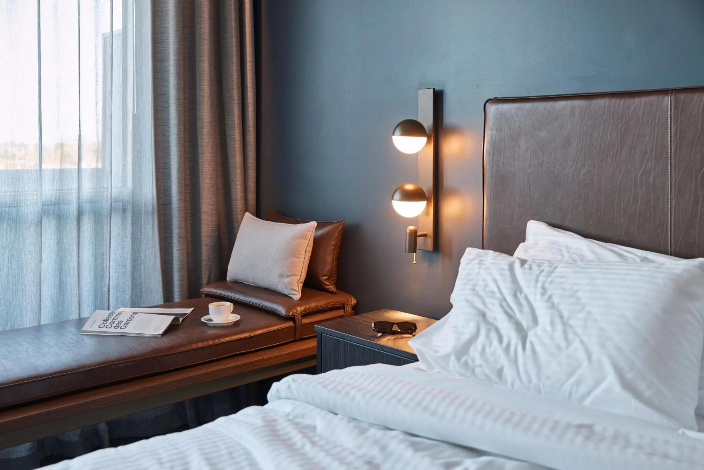 Seating area, Bed in Rydges Ringwood