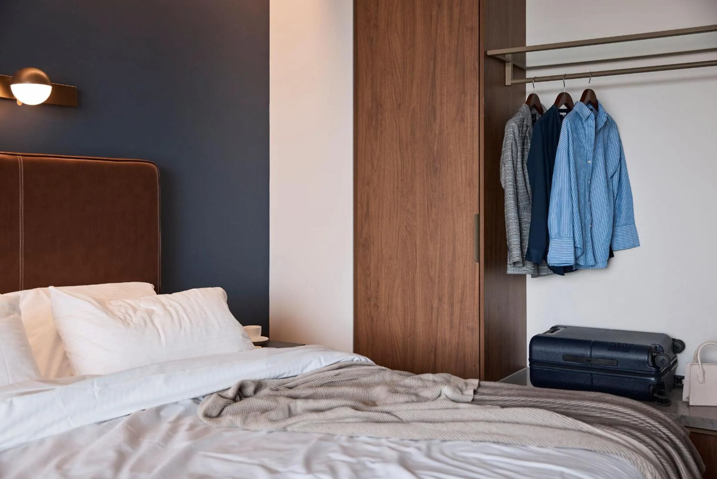 wardrobe, Bed in Rydges Ringwood