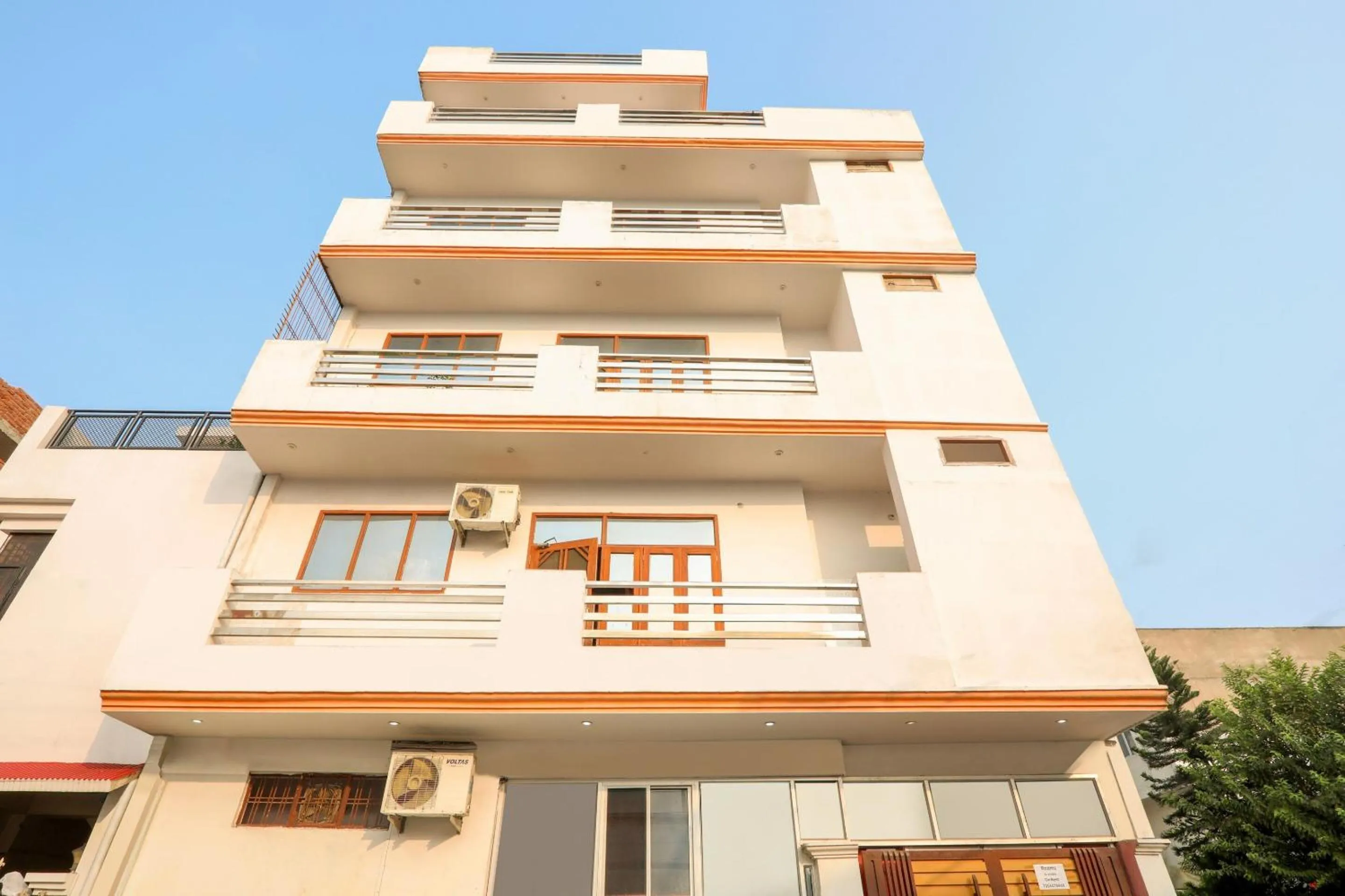 Facade/entrance in OYO 76256 Trimurti Palace