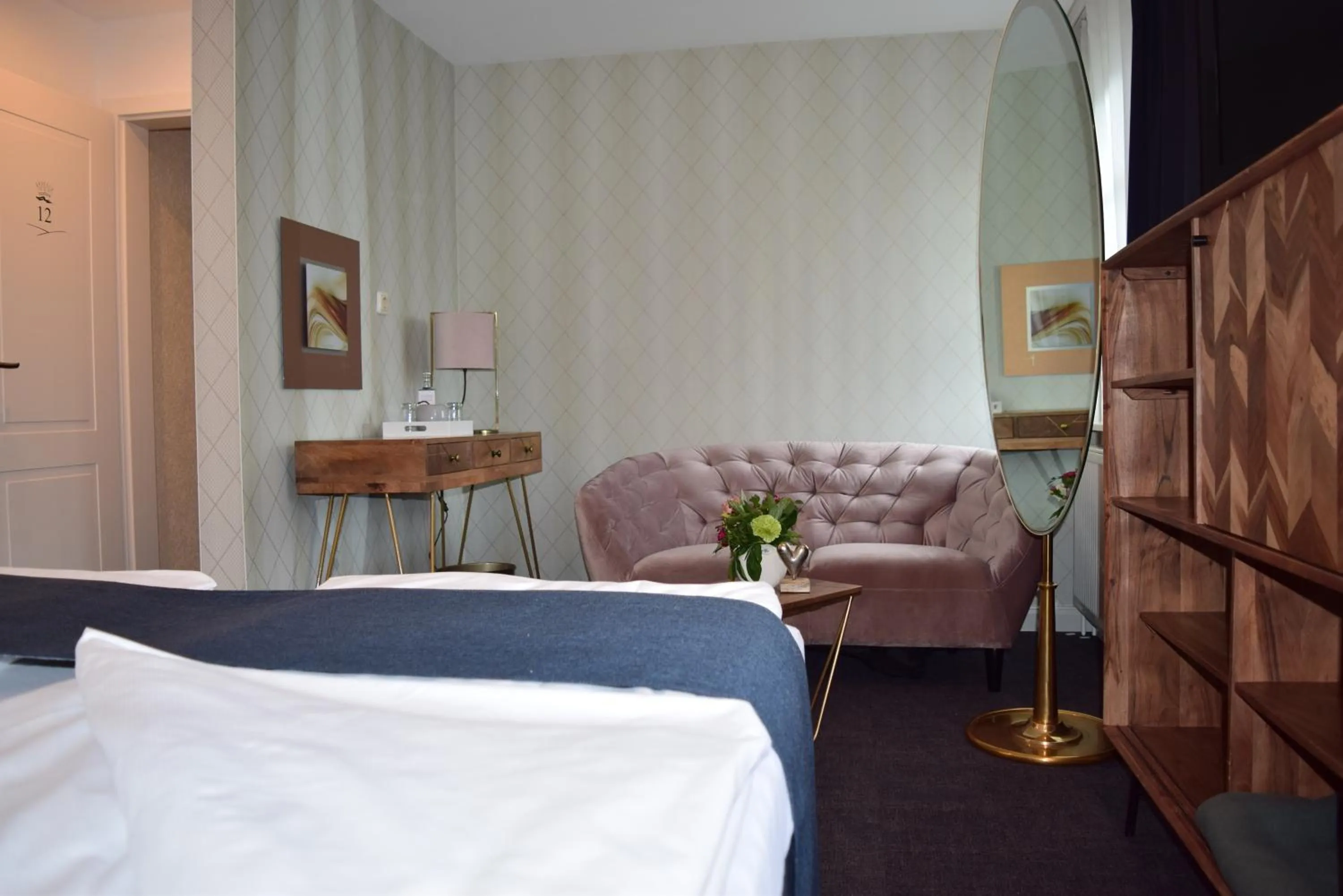 Living room, Bed in Landhotel Zum Kronprinzen