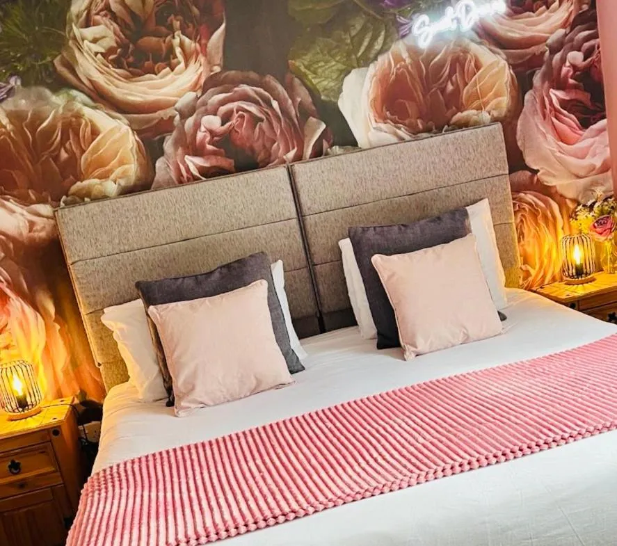 River view, Bed in Sutton Staithe Hotel