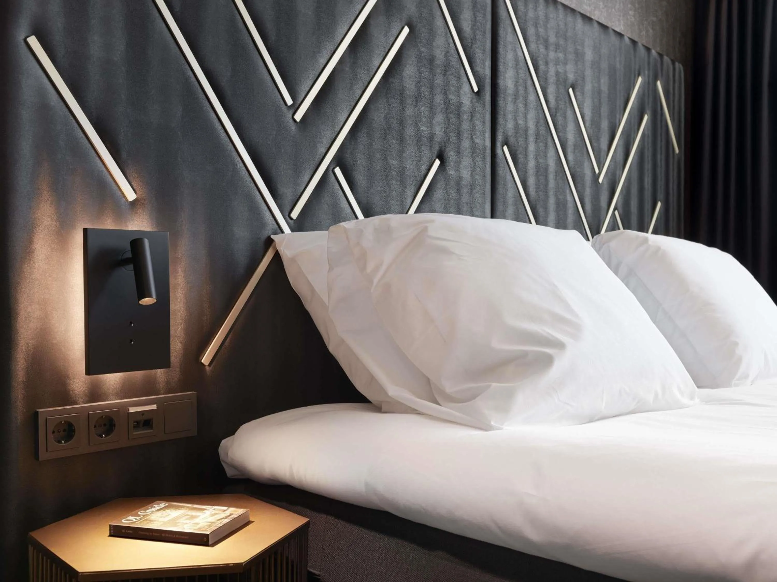 Bedroom, Bed in Le Marin Hotel Rotterdam City - Handwritten Collection