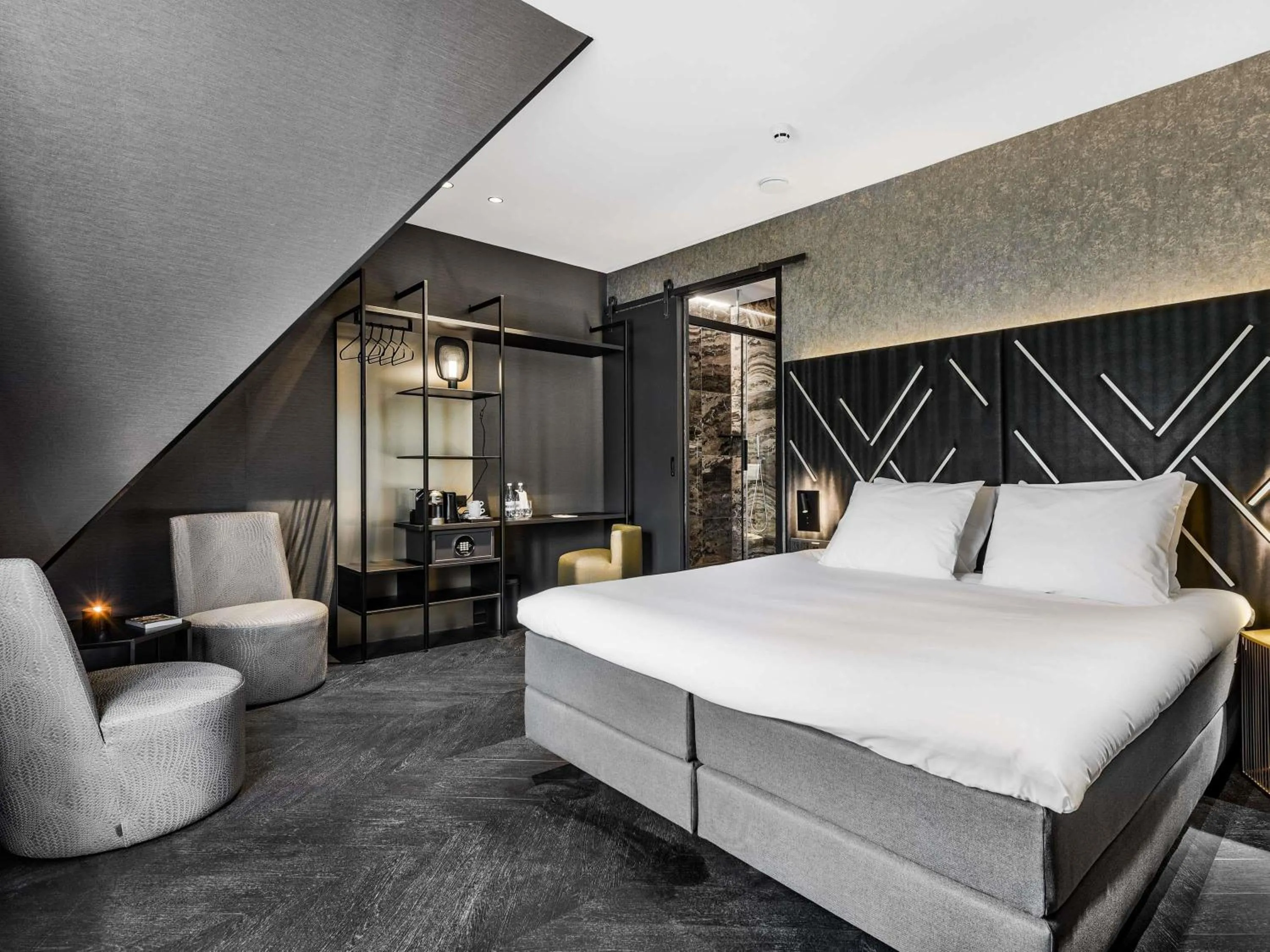 Property building, Bed in Le Marin Hotel Rotterdam City - Handwritten Collection