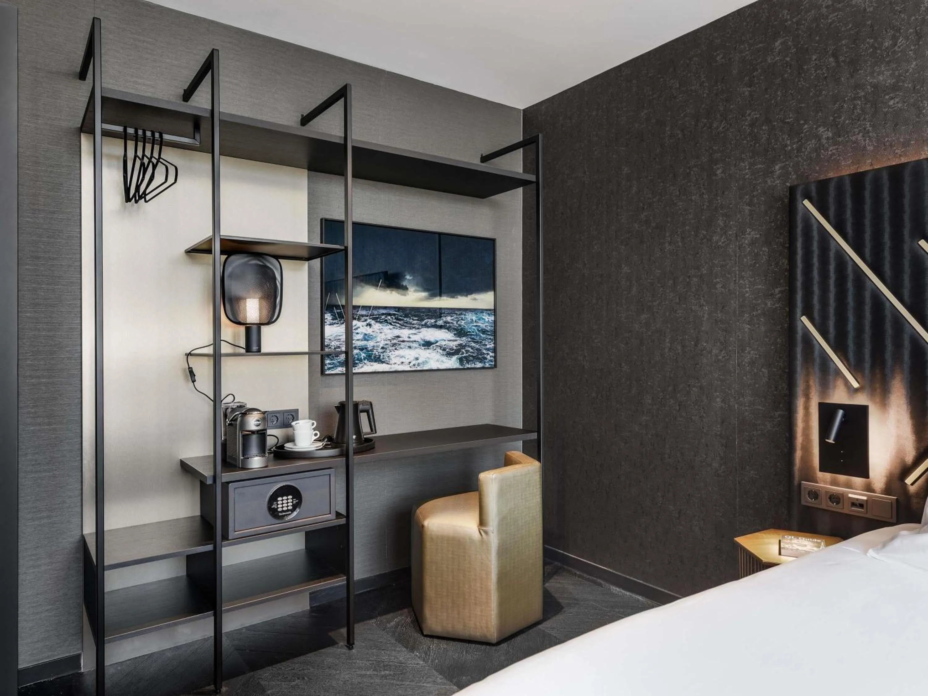 Bedroom, Bed in Le Marin Hotel Rotterdam City - Handwritten Collection