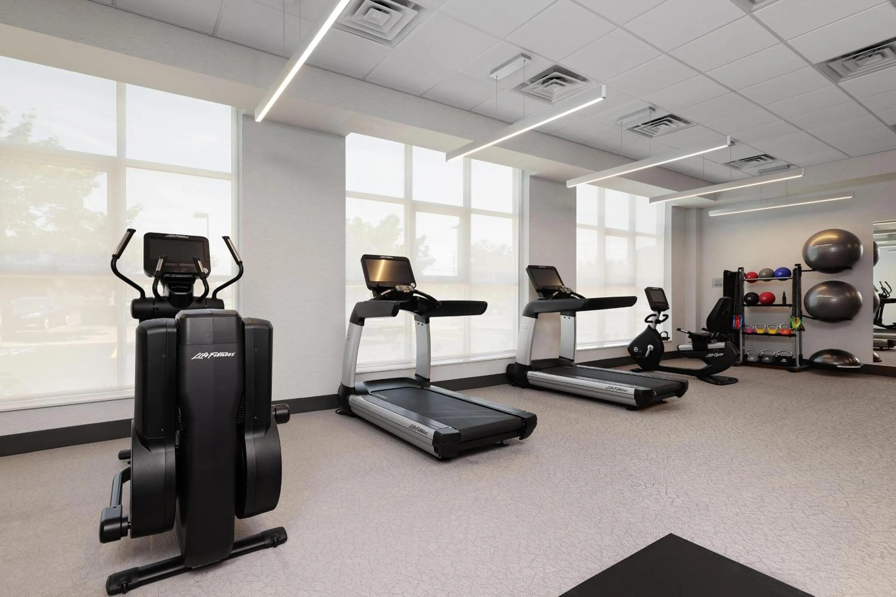 Fitness centre/facilities in Element New York Wood Ridge