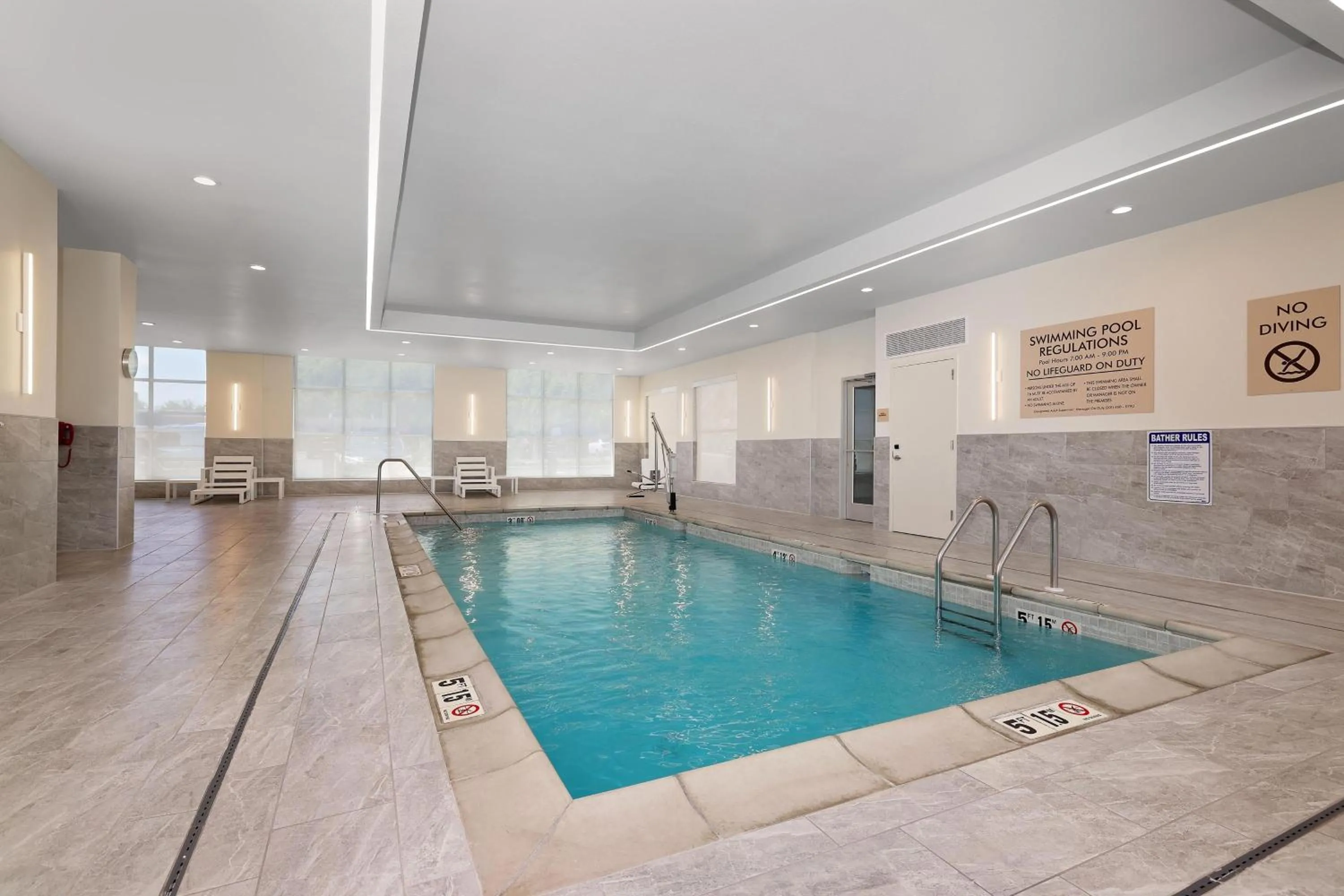 Swimming pool in Element New York Wood Ridge