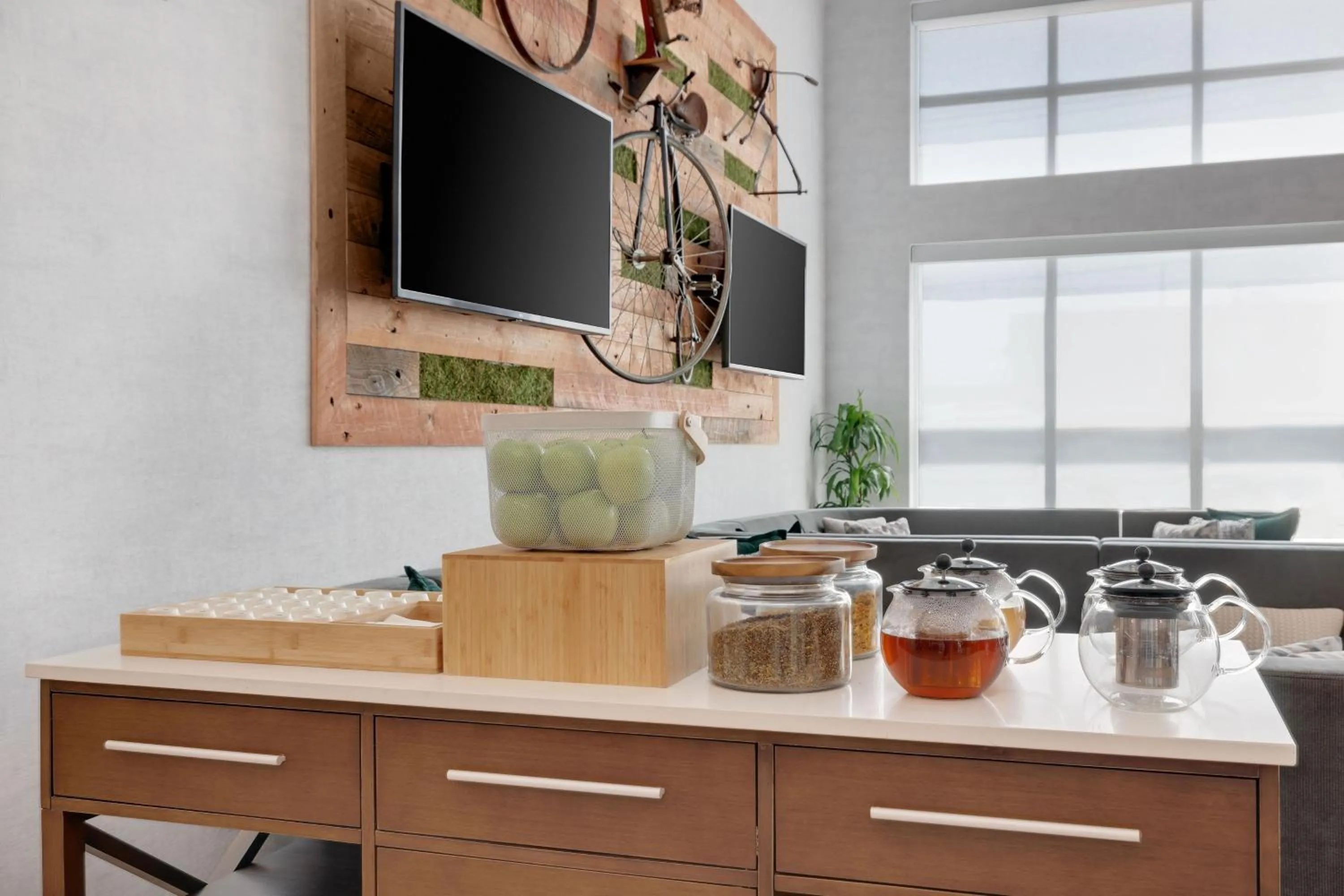 Restaurant/places to eat in Element New York Wood Ridge