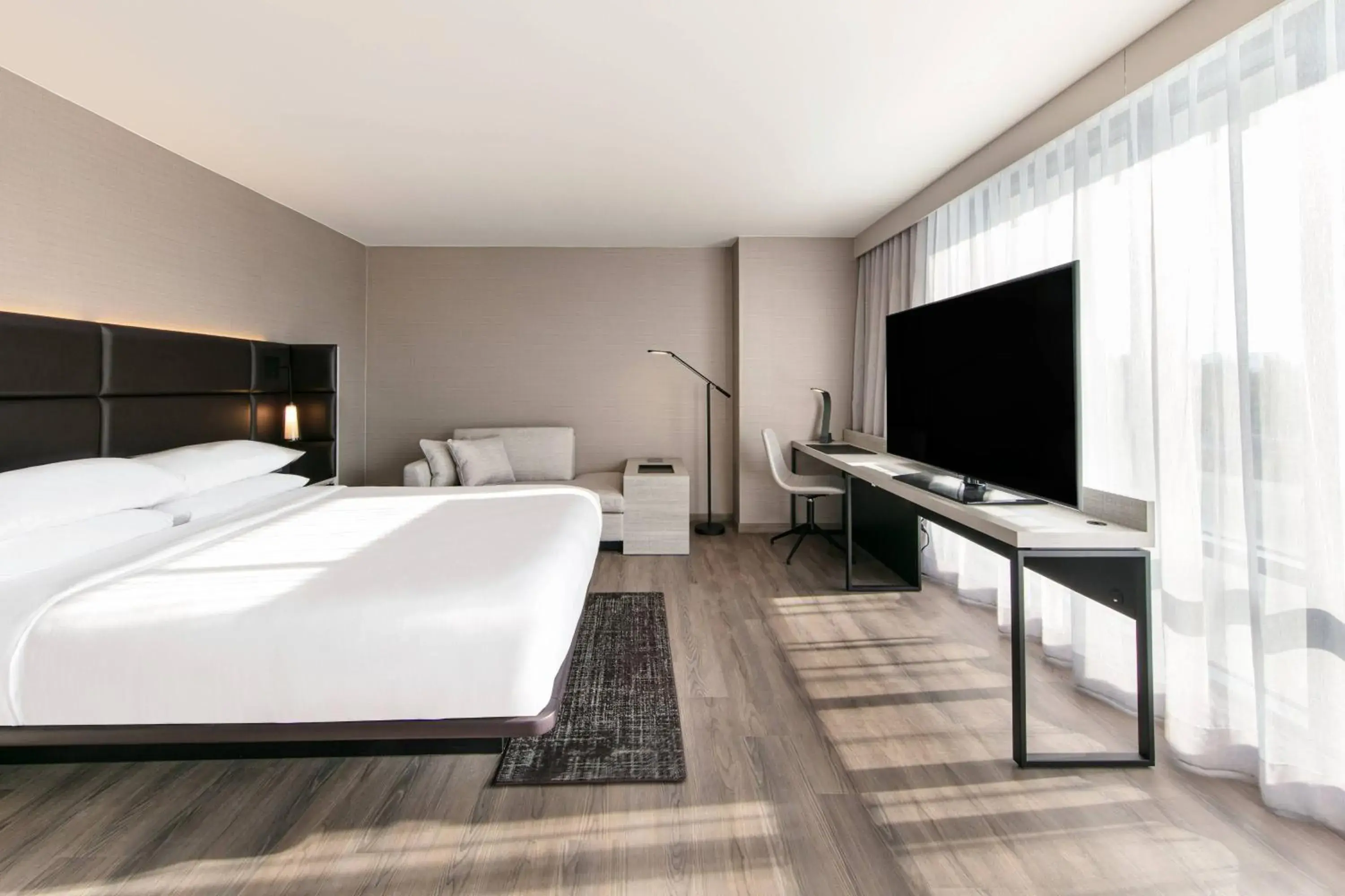 Deluxe King Room in AC Hotel by Marriott Palo Alto Deluxe King Room in AC Hotel by Marriott Palo Alto