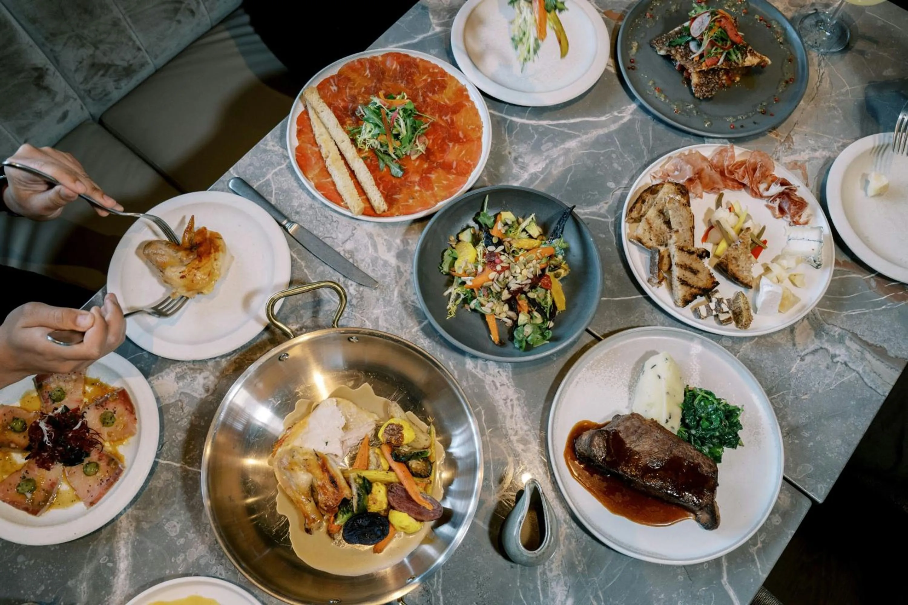 Restaurant/places to eat in TETRA Hotel, Autograph Collection