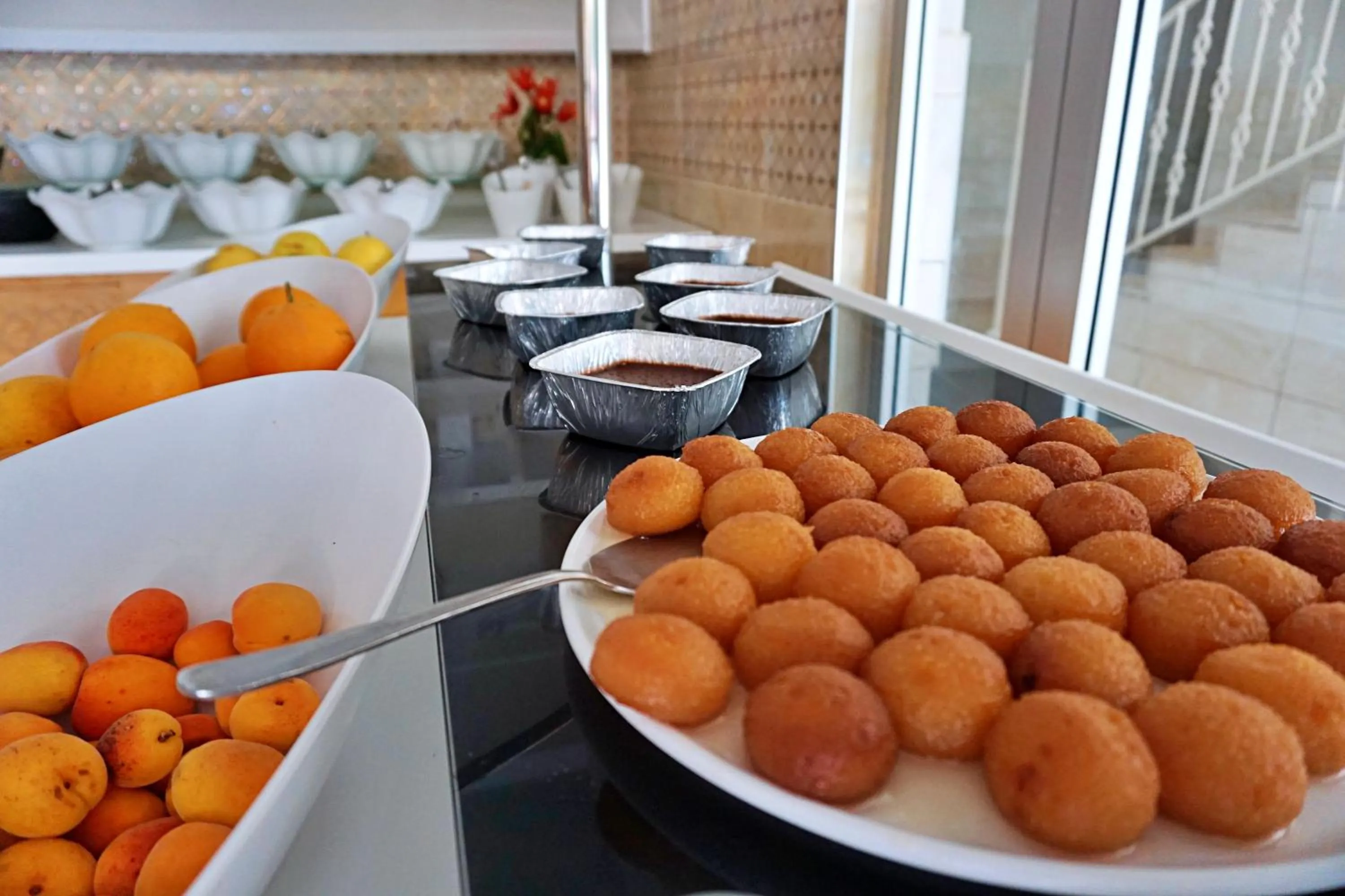 Restaurant/places to eat in Side Legend Hotel