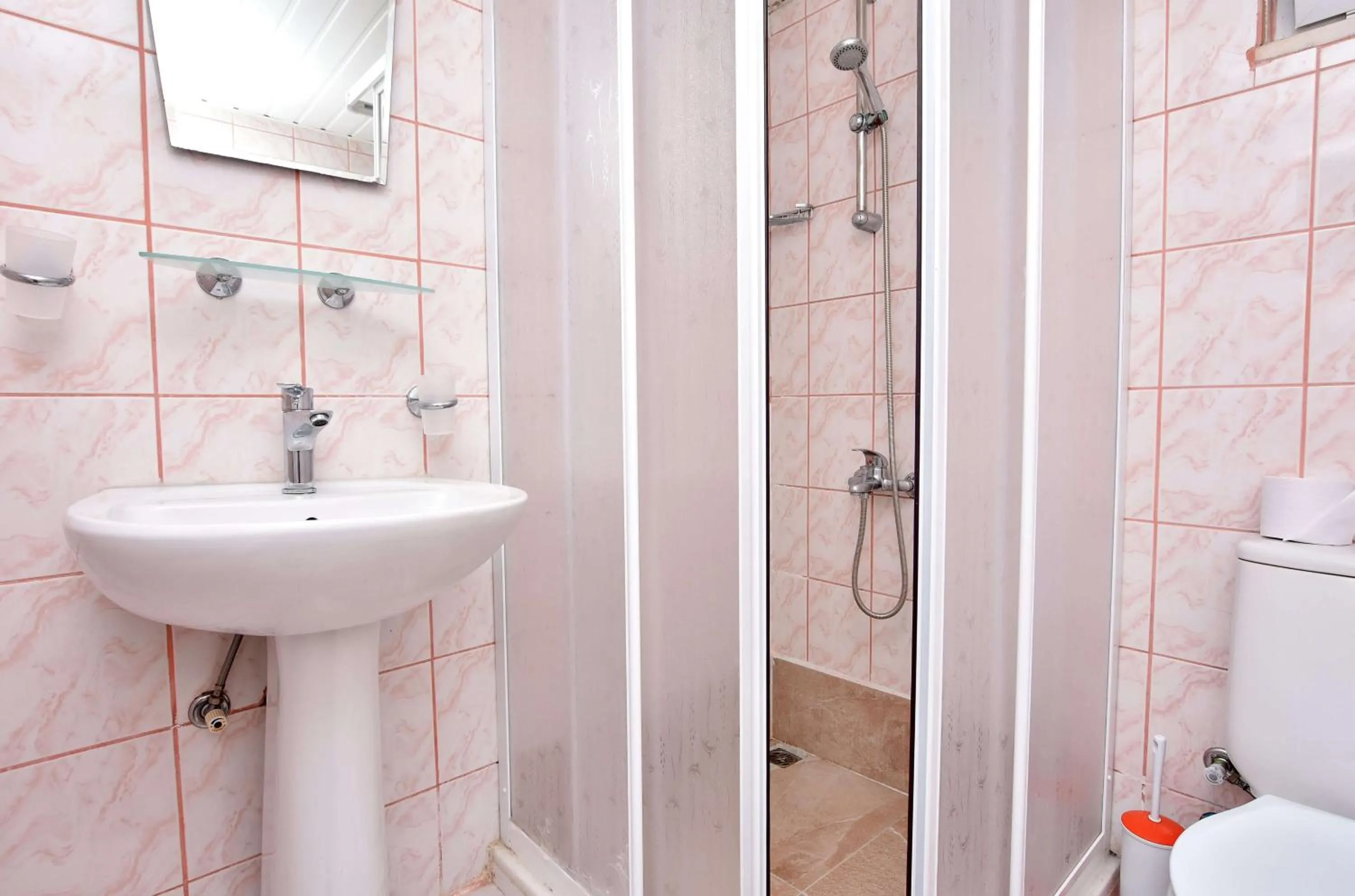 Shower in Side Legend Hotel