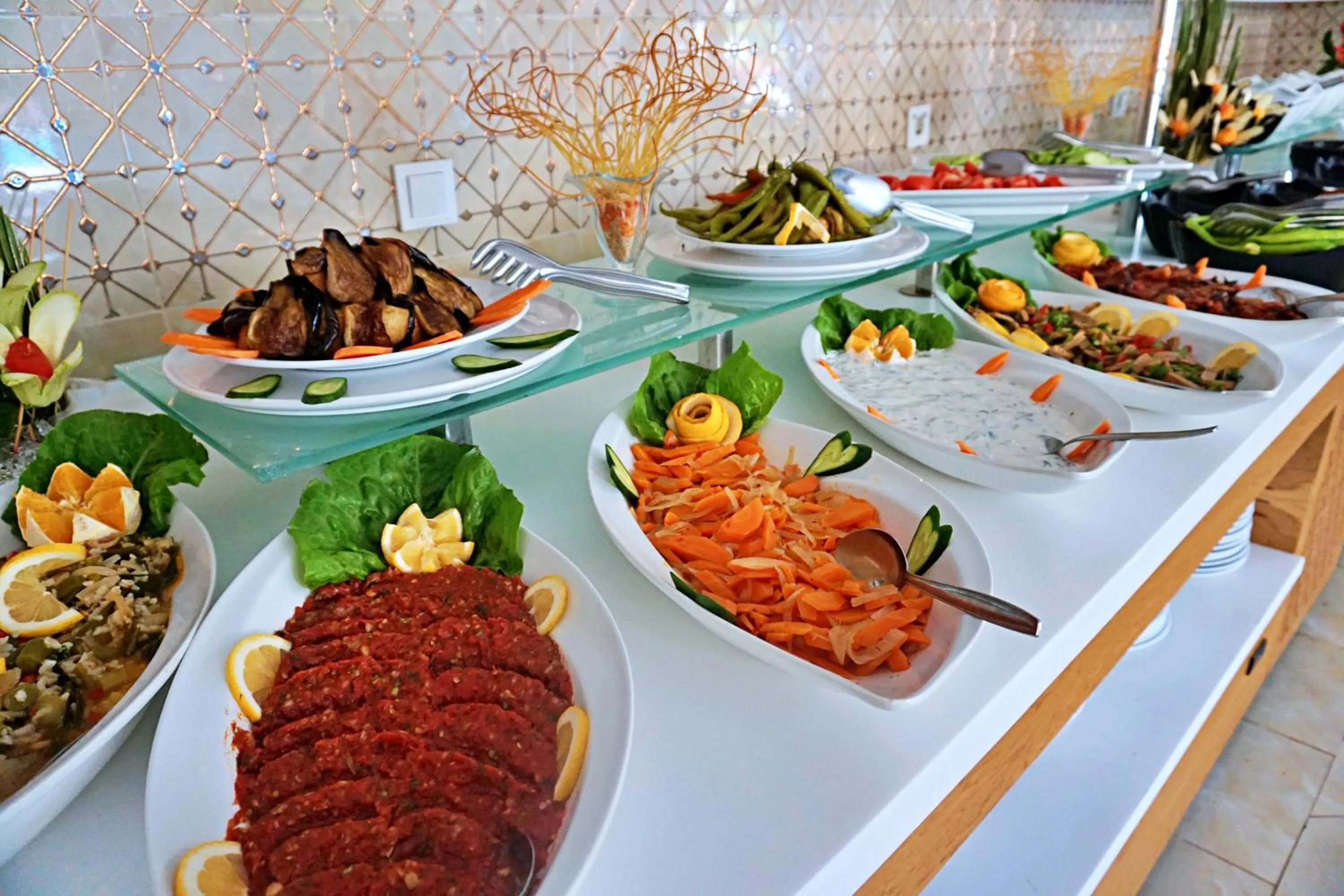 Restaurant/places to eat in Side Legend Hotel