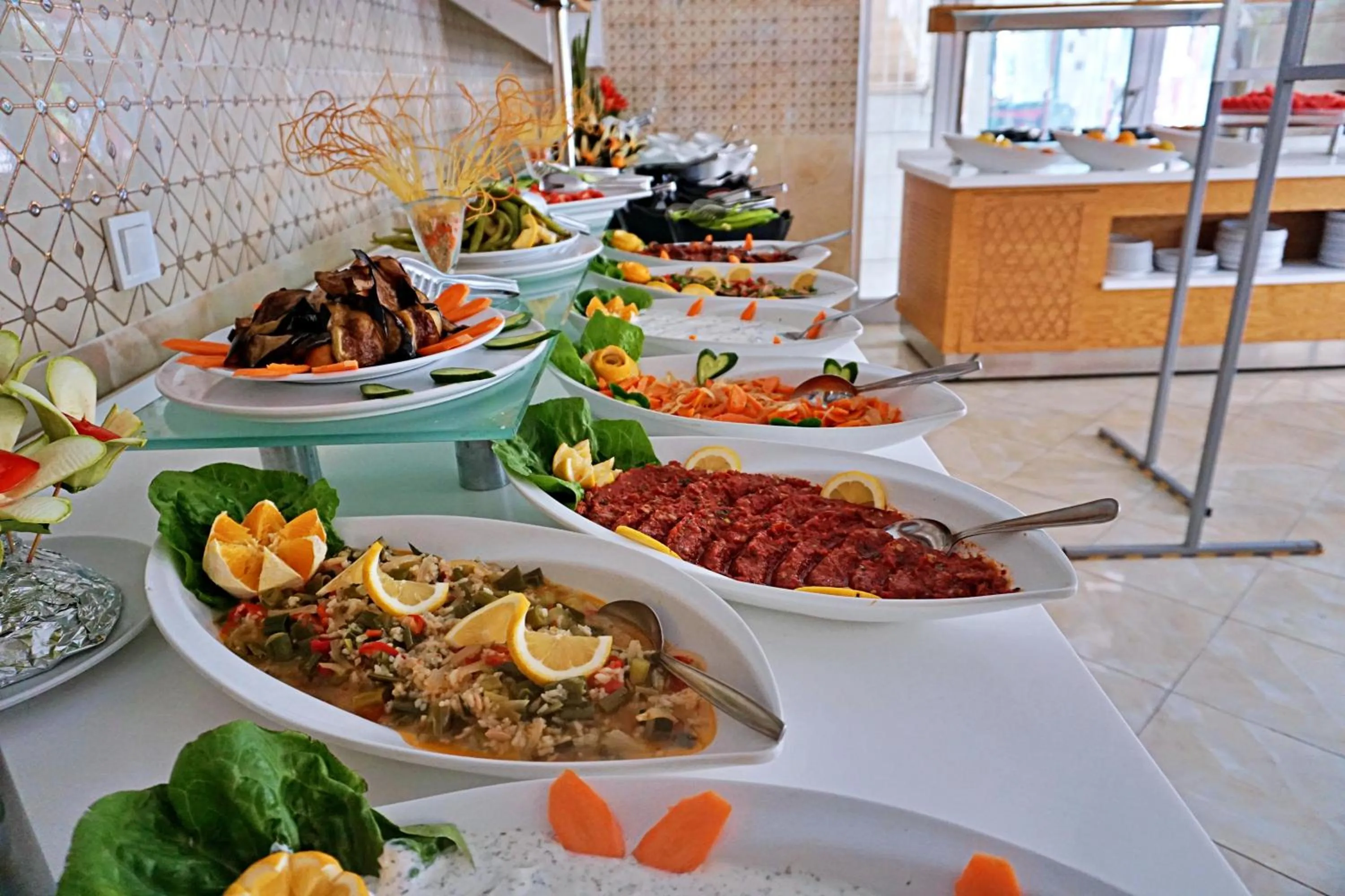 Restaurant/places to eat in Side Legend Hotel