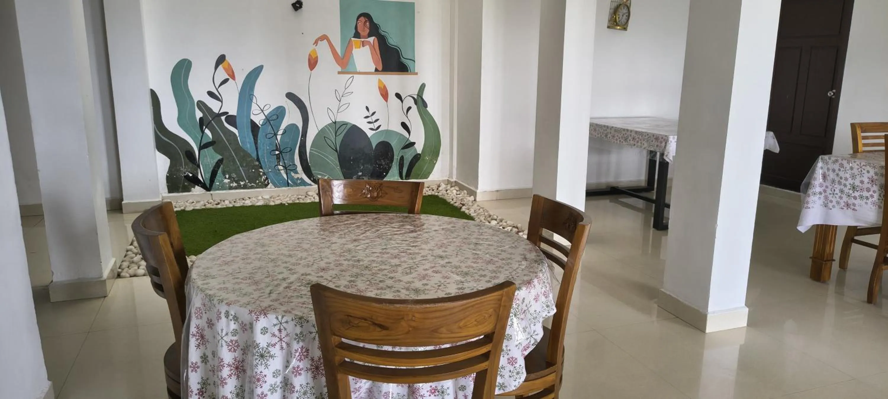 Dining area in Vagamon Hill Chimes