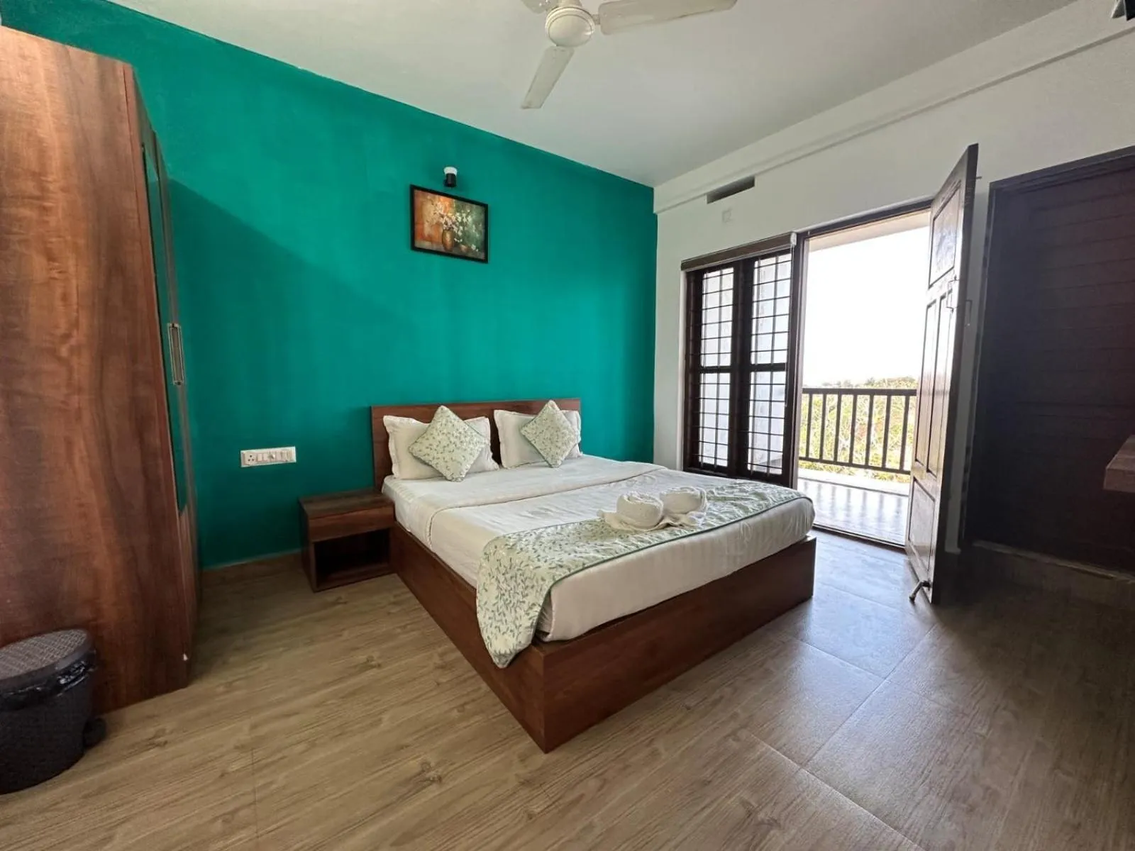Bedroom, Bed in Vagamon Hill Chimes