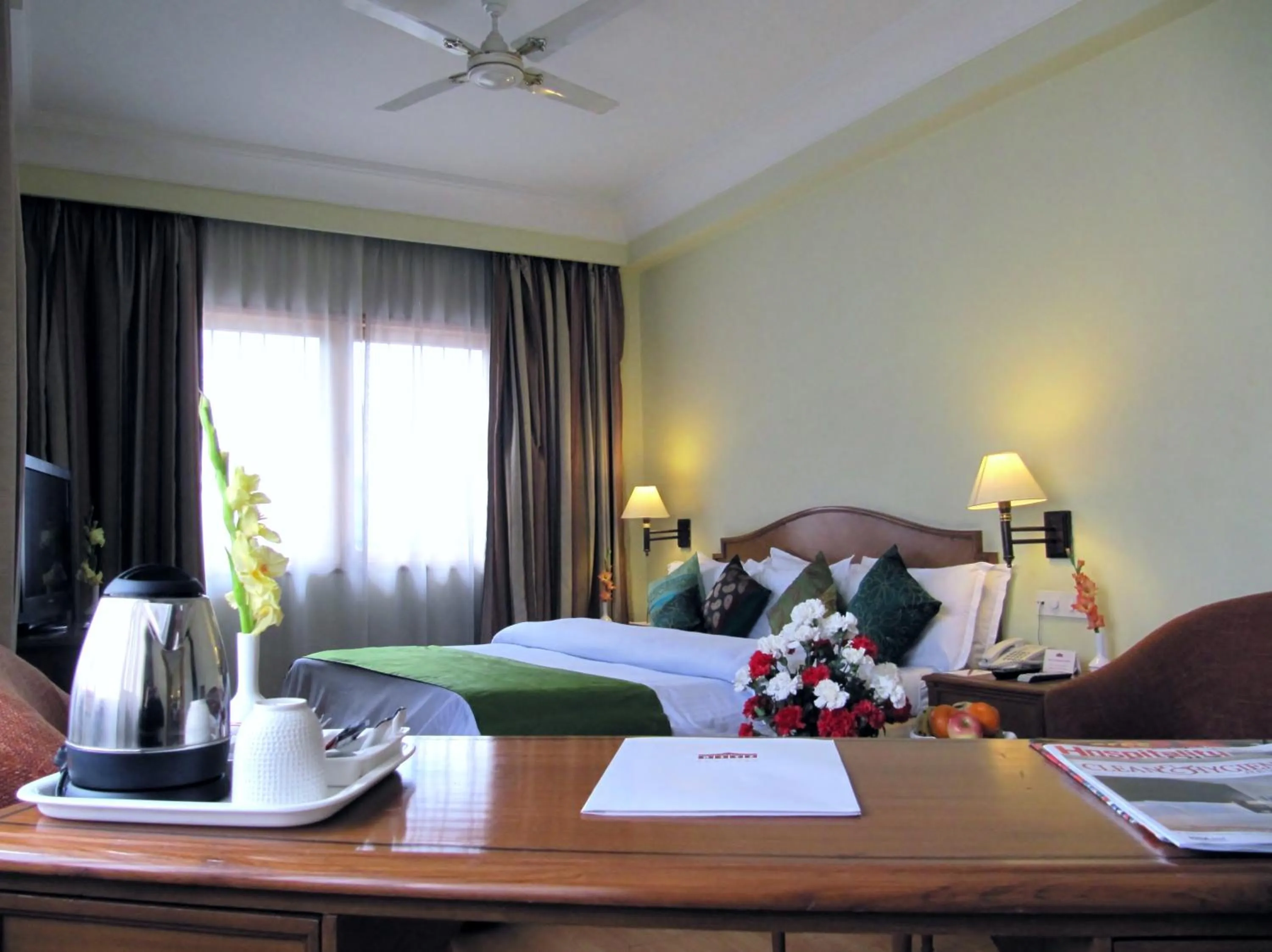 Bedroom, Bed in Ritz Plaza