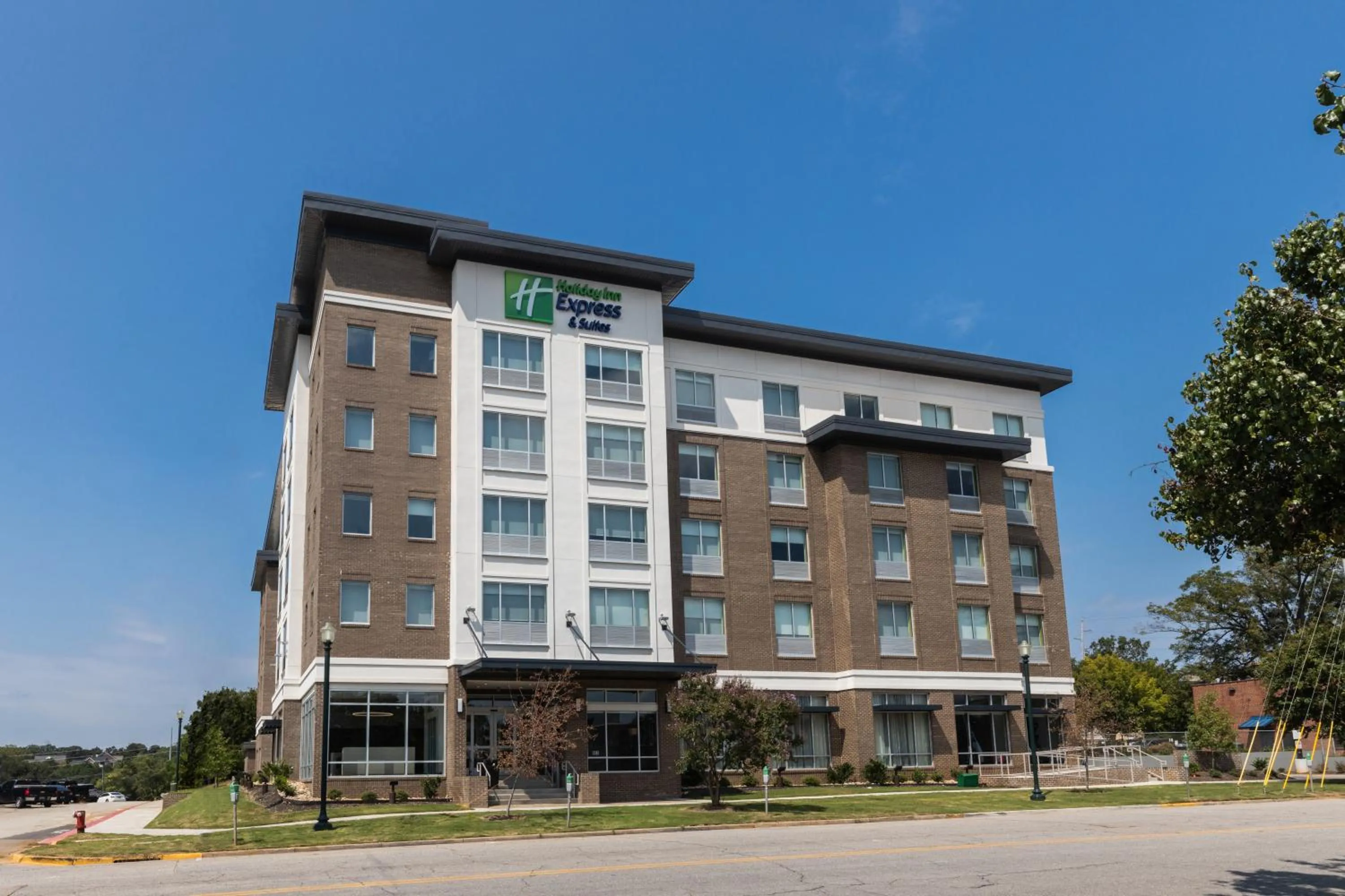 Property building in Holiday Inn Express & Suites Columbia Downtown The Vista by IHG