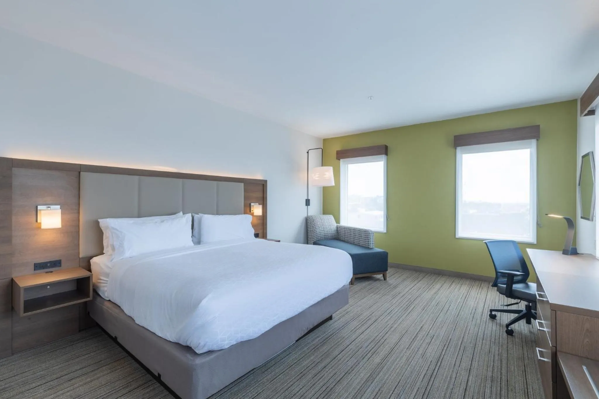 Photo of the whole room, Bed in Holiday Inn Express & Suites Columbia Downtown The Vista by IHG