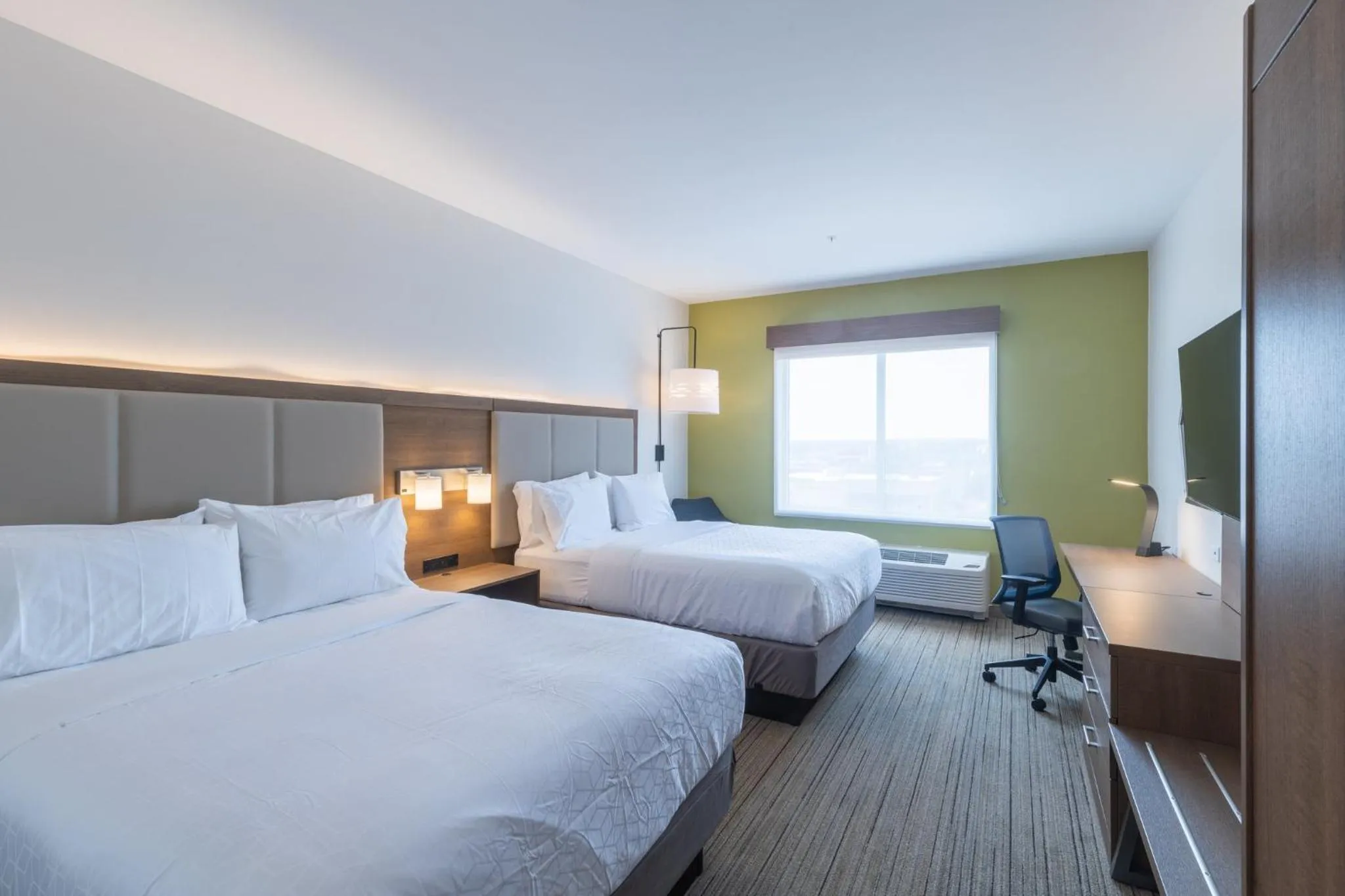 Photo of the whole room, Bed in Holiday Inn Express & Suites Columbia Downtown The Vista by IHG