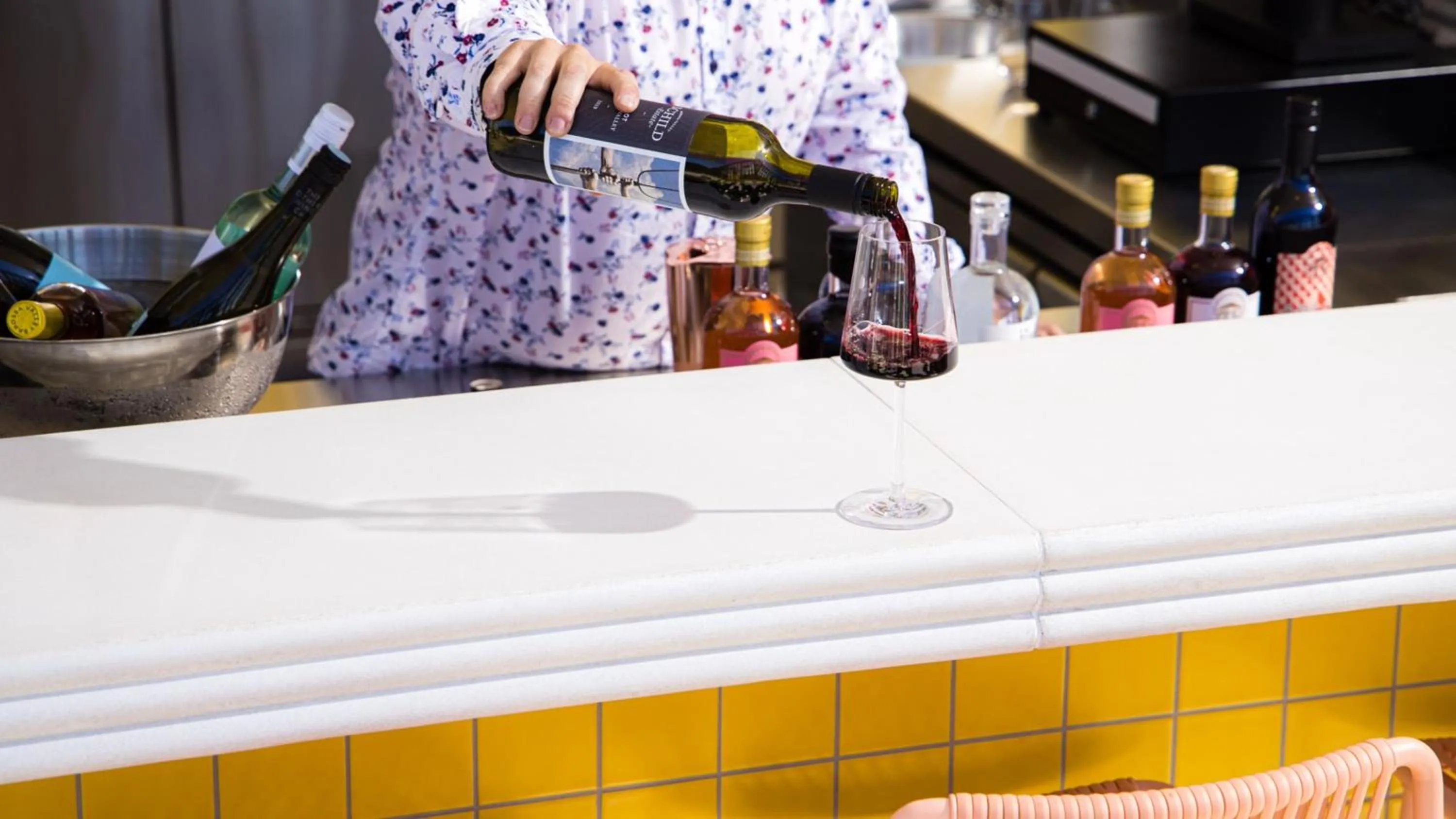 Lounge or bar in Hotel Indigo - Omaha Downtown by IHG