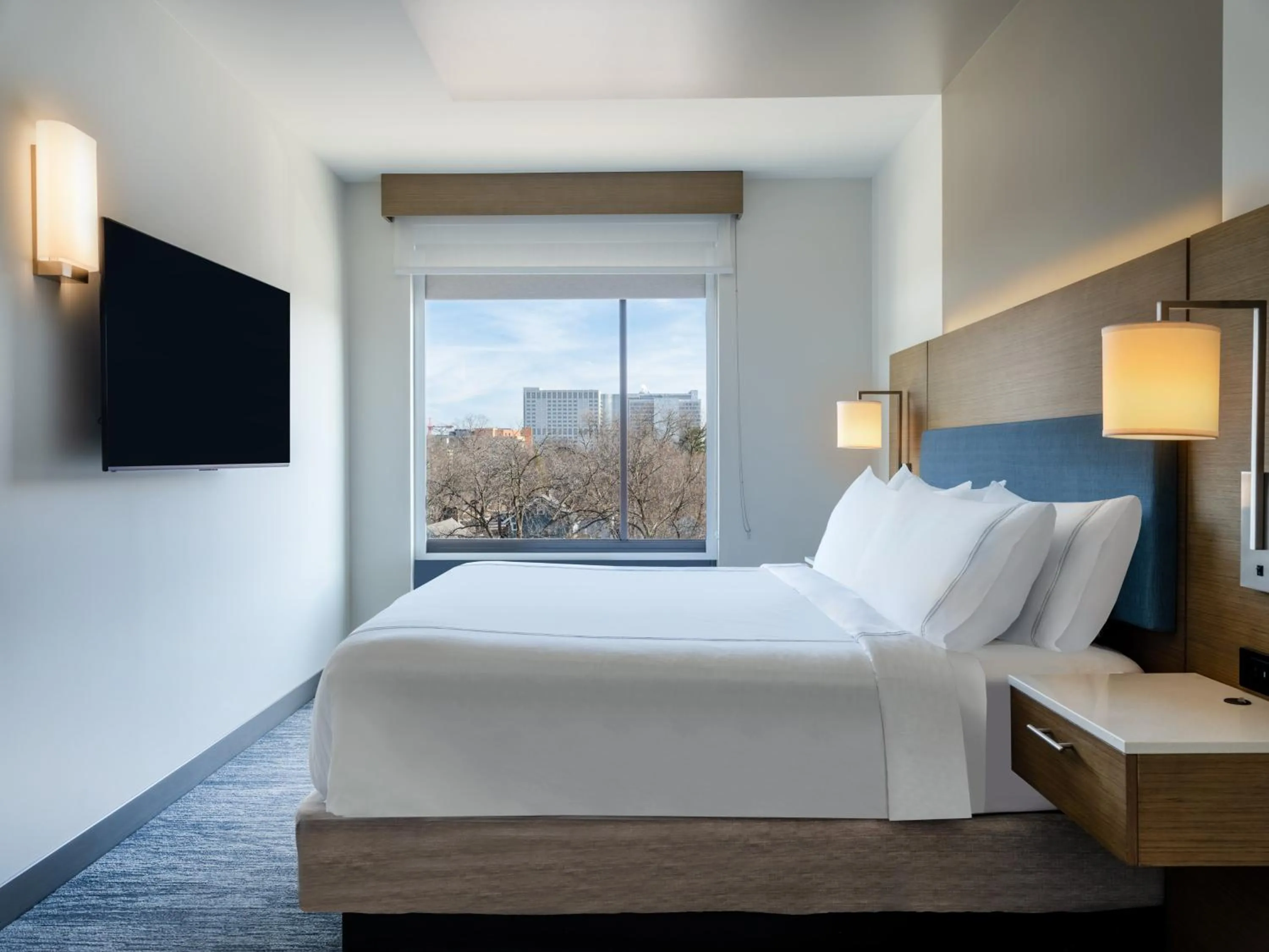 Photo of the whole room, Bed in EVEN Hotel Rochester - Mayo Clinic Area by IHG