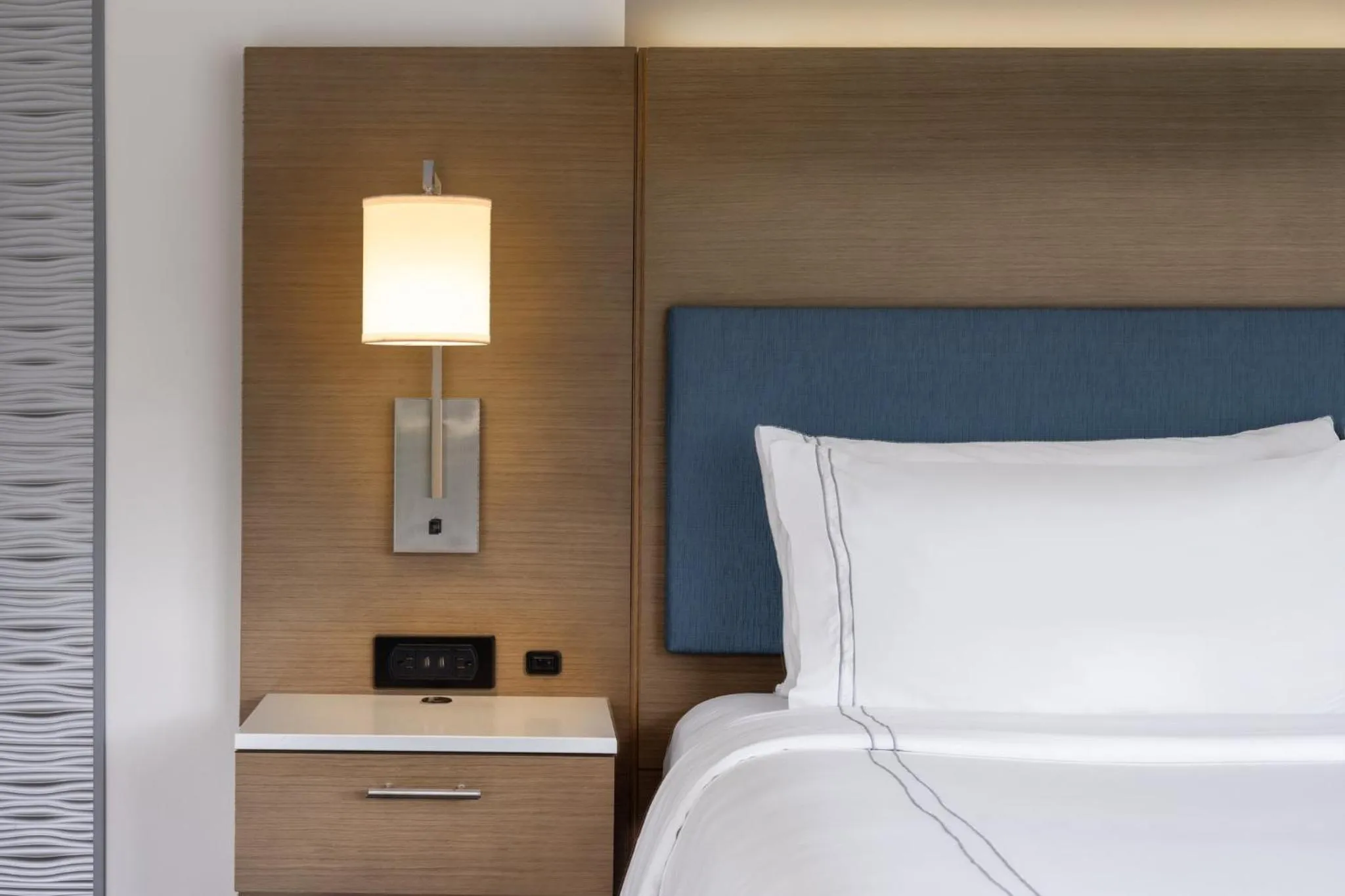 Photo of the whole room, Bed in EVEN Hotel Rochester - Mayo Clinic Area by IHG