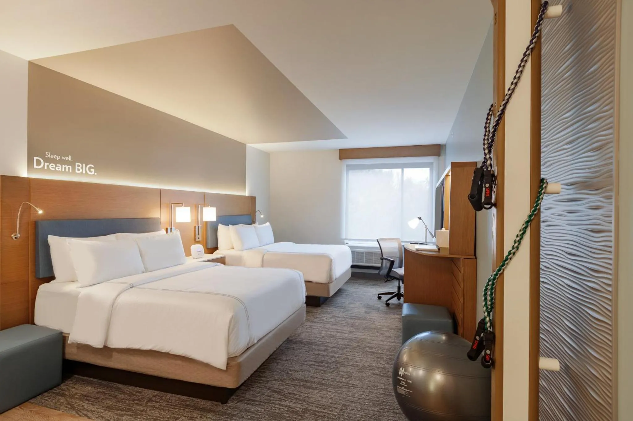 Photo of the whole room, Bed in EVEN Hotel Rochester - Mayo Clinic Area by IHG