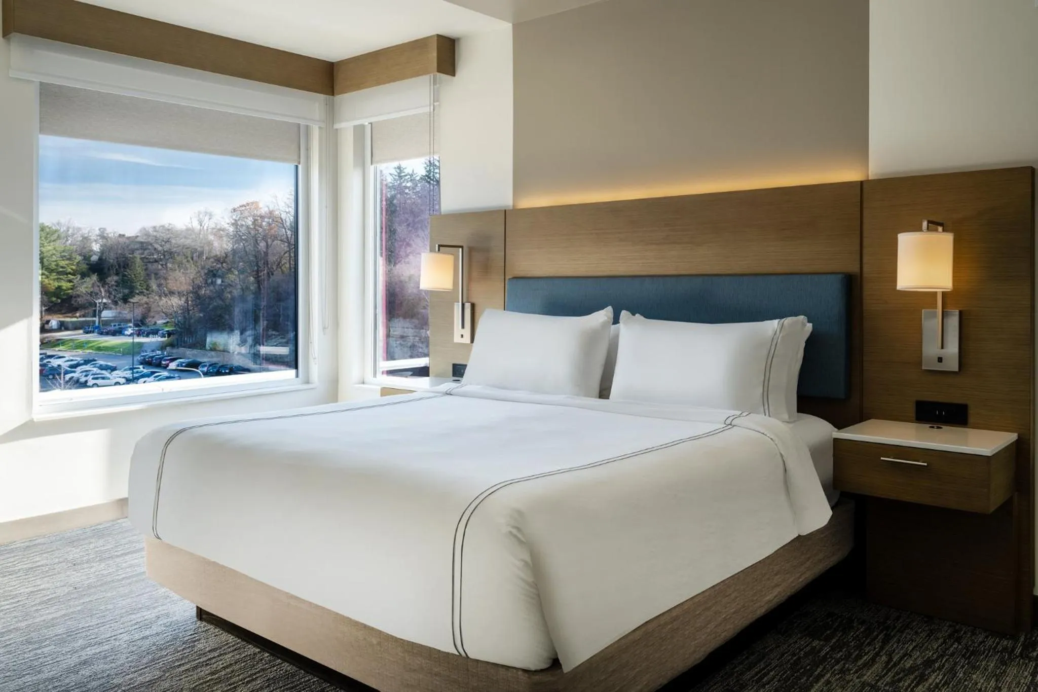 Photo of the whole room, Bed in EVEN Hotel Rochester - Mayo Clinic Area by IHG