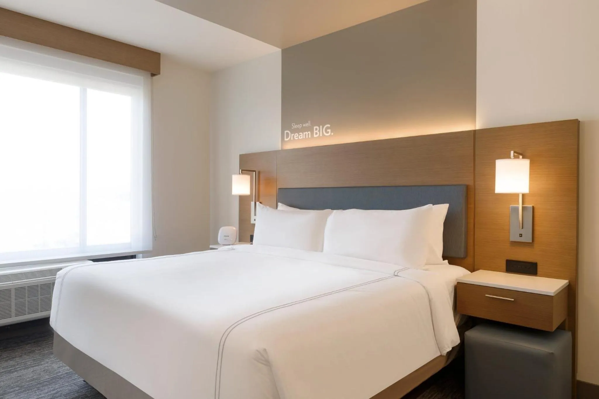 Photo of the whole room, Bed in EVEN Hotel Rochester - Mayo Clinic Area by IHG