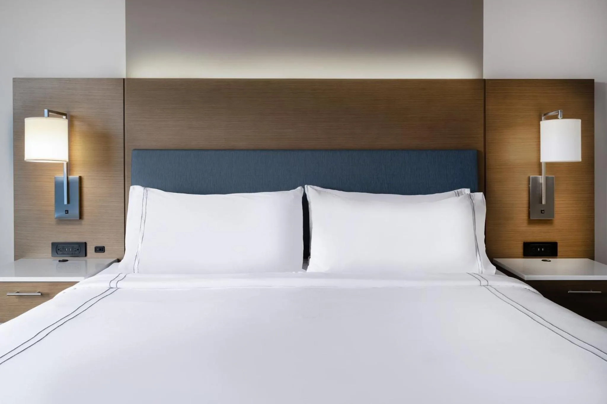 Photo of the whole room, Bed in EVEN Hotel Rochester - Mayo Clinic Area by IHG